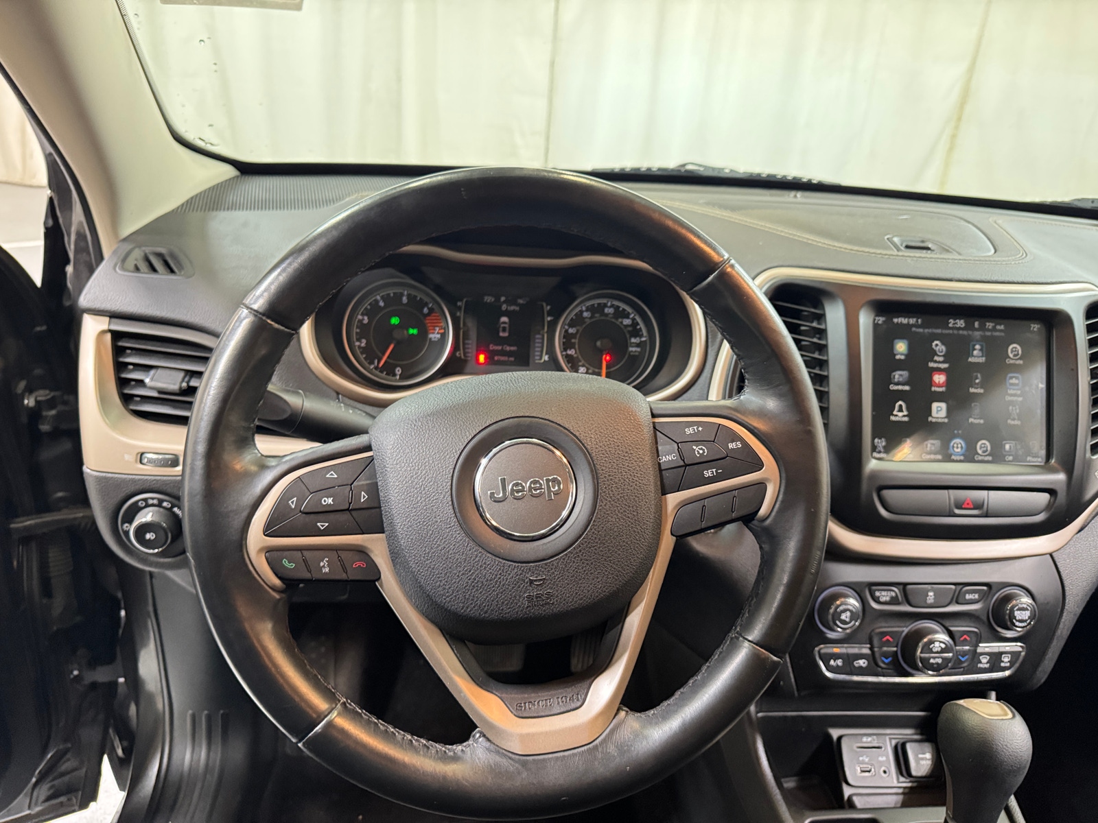 Thumbnail: 2017 Jeep Cherokee - 5