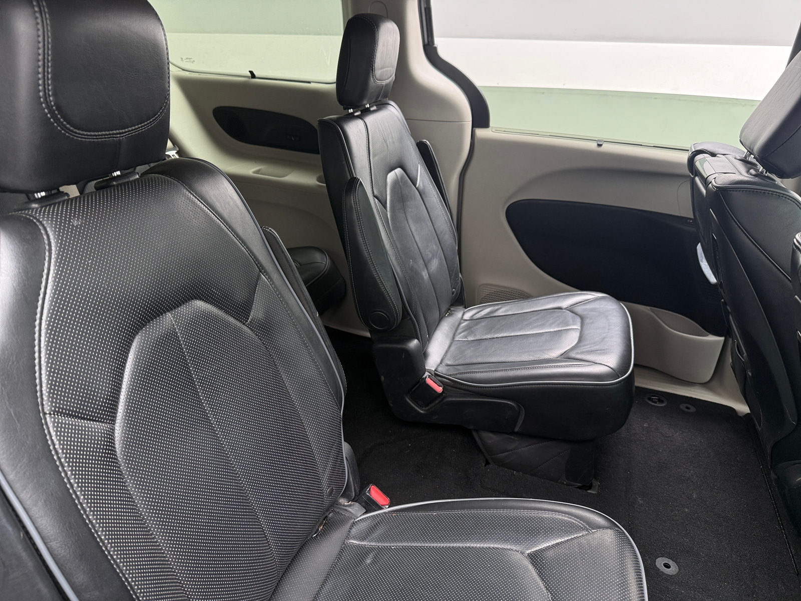 Thumbnail: 2018 Chrysler Pacifica - 5