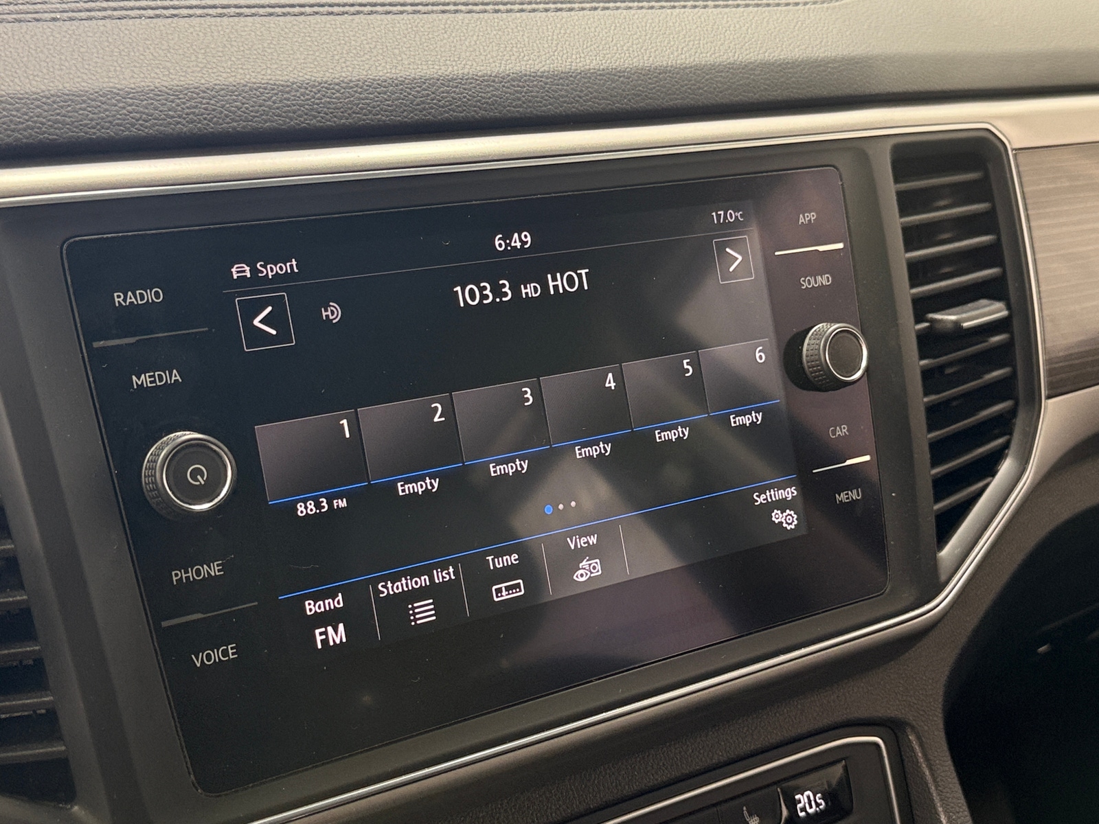 Thumbnail: 2019 Volkswagen Atlas - 3