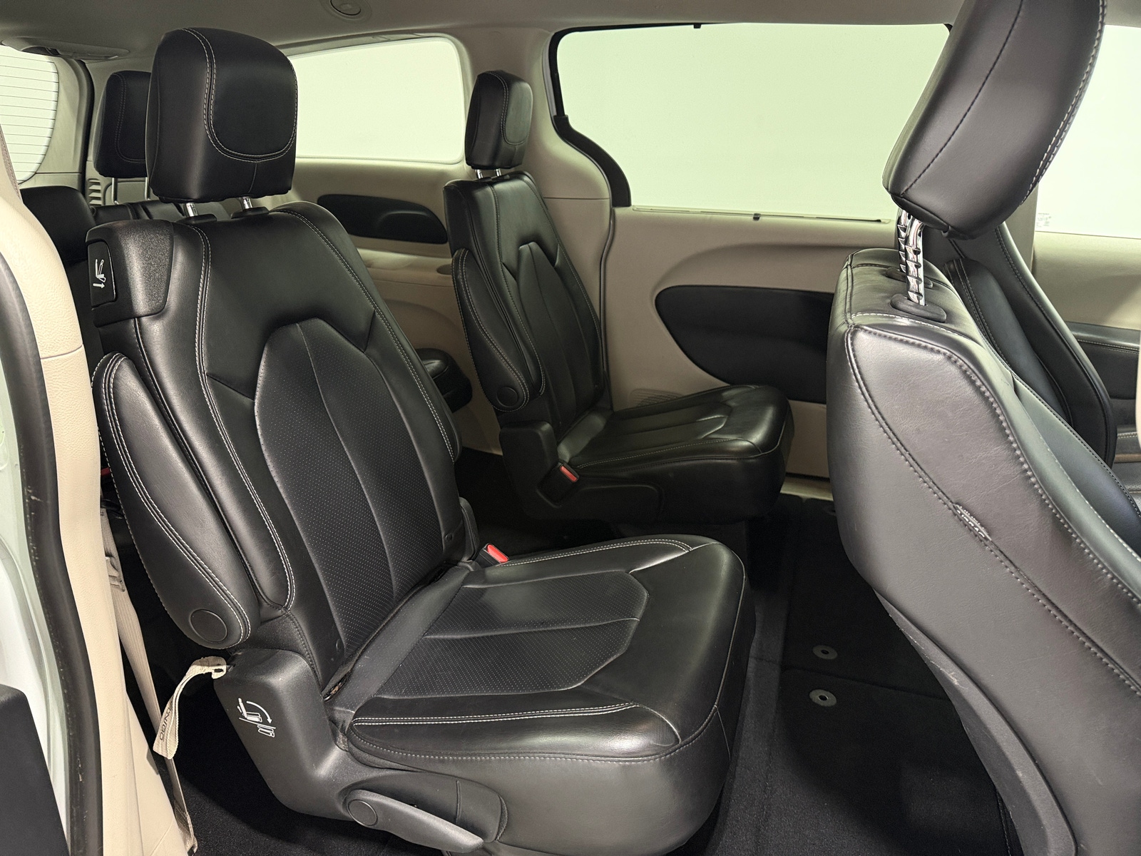 Thumbnail: 2023 Chrysler Pacifica - 5