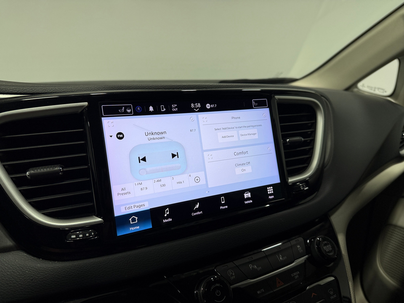 Thumbnail: 2023 Chrysler Pacifica - 3