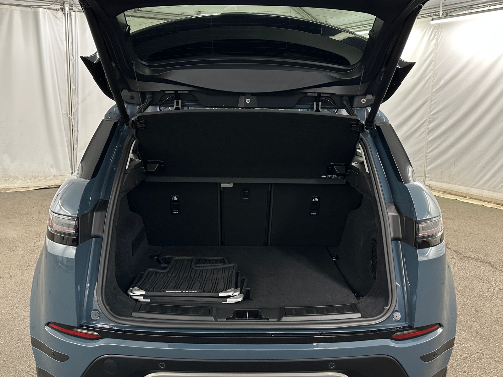 Thumbnail: 2024 Land Rover Range Rover Evoque - 6