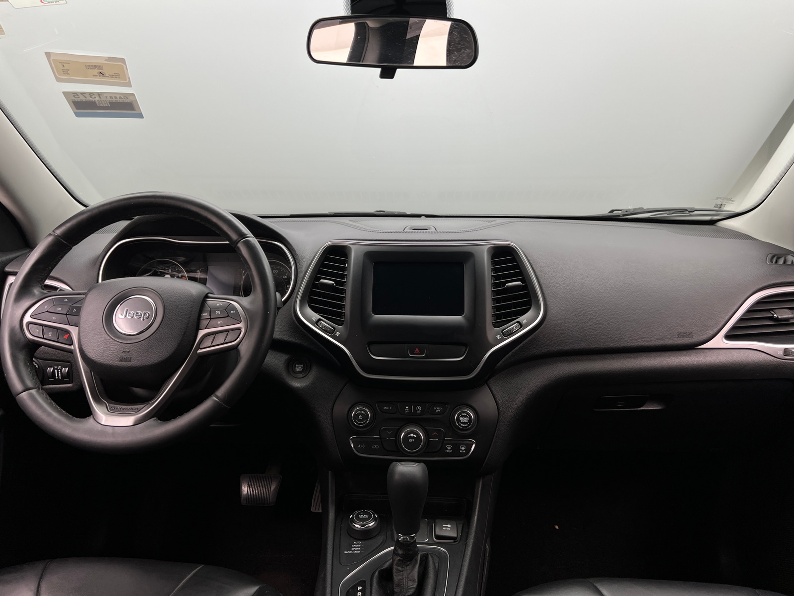 Thumbnail: 2019 Jeep Cherokee - 3