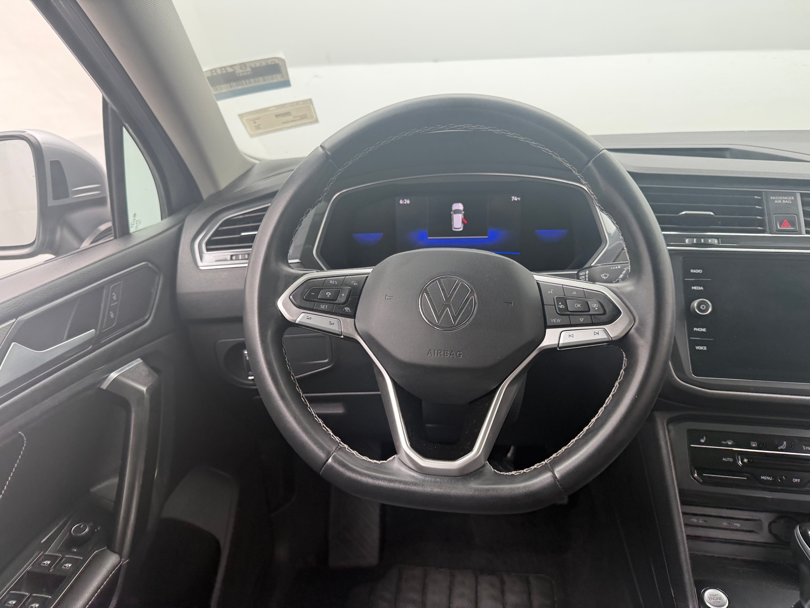 Thumbnail: 2022 Volkswagen Tiguan - 4