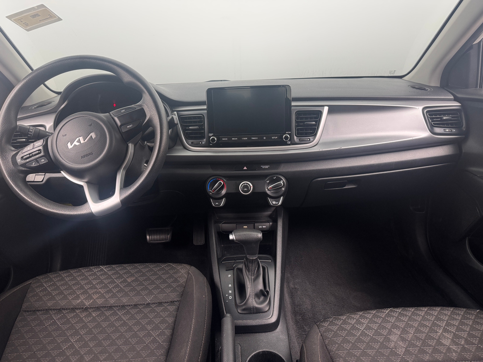 Thumbnail: 2022 Kia Rio - 3