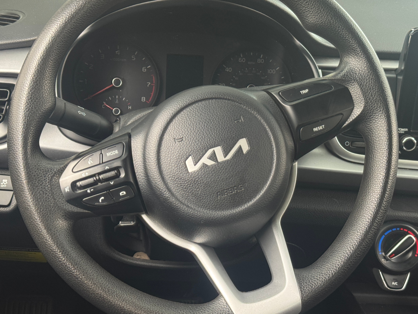 Thumbnail: 2022 Kia Rio - 5