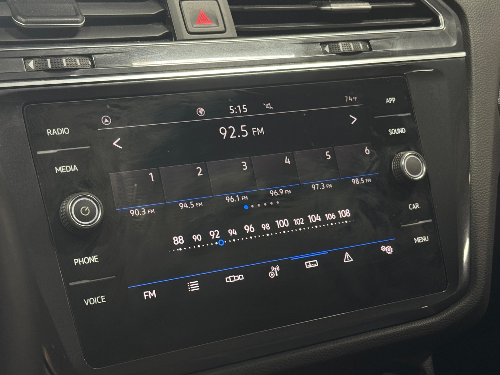 Thumbnail: 2022 Volkswagen Tiguan - 4