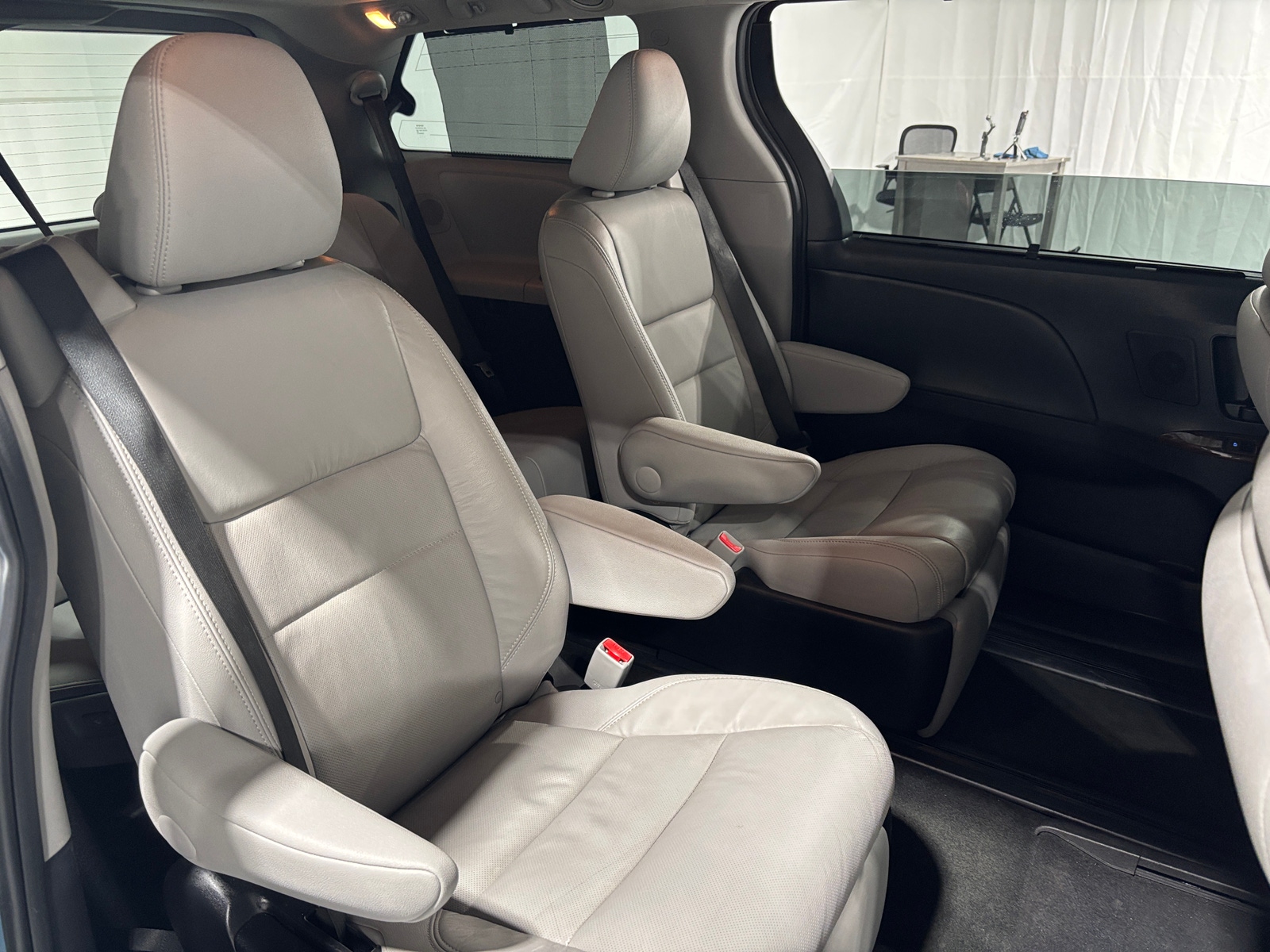 Thumbnail: 2017 Toyota Sienna - 5