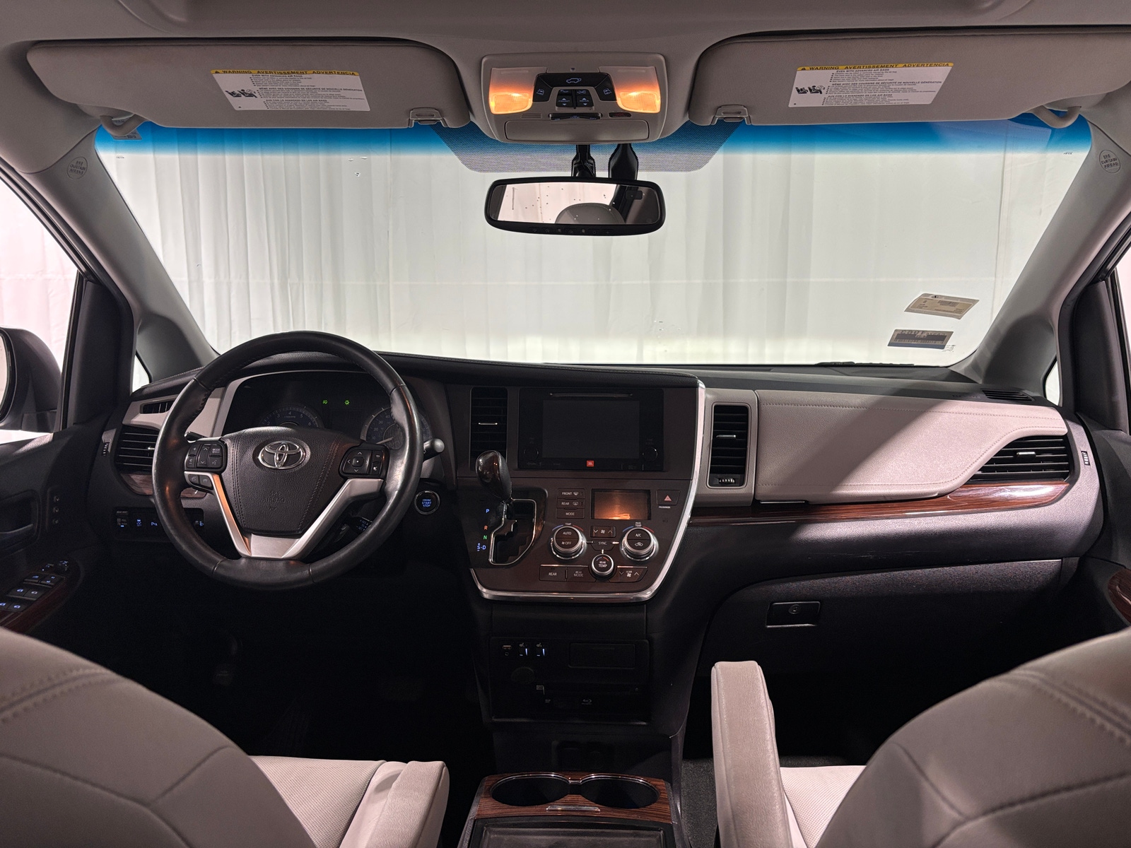 Thumbnail: 2017 Toyota Sienna - 2