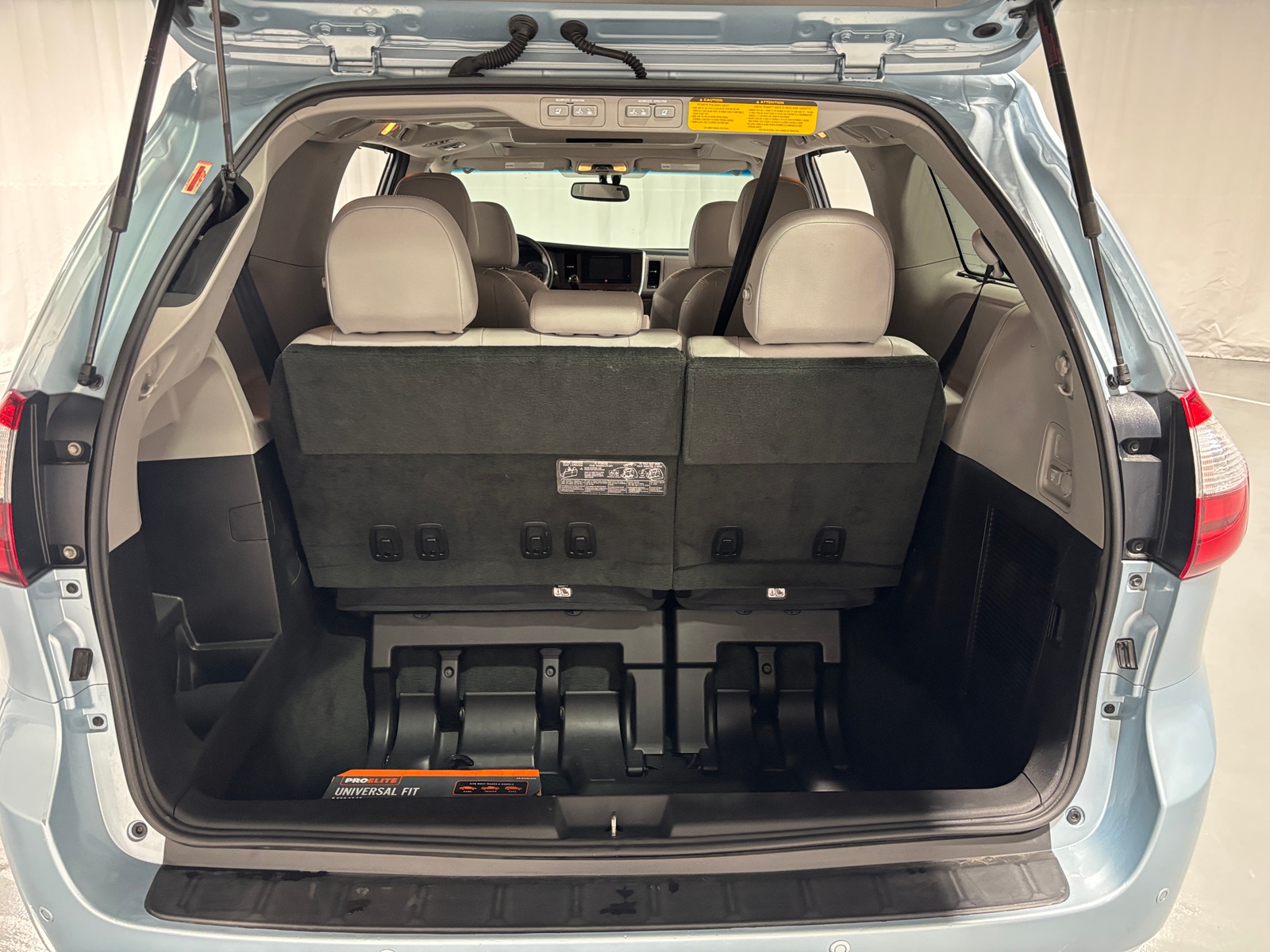 Thumbnail: 2017 Toyota Sienna - 6