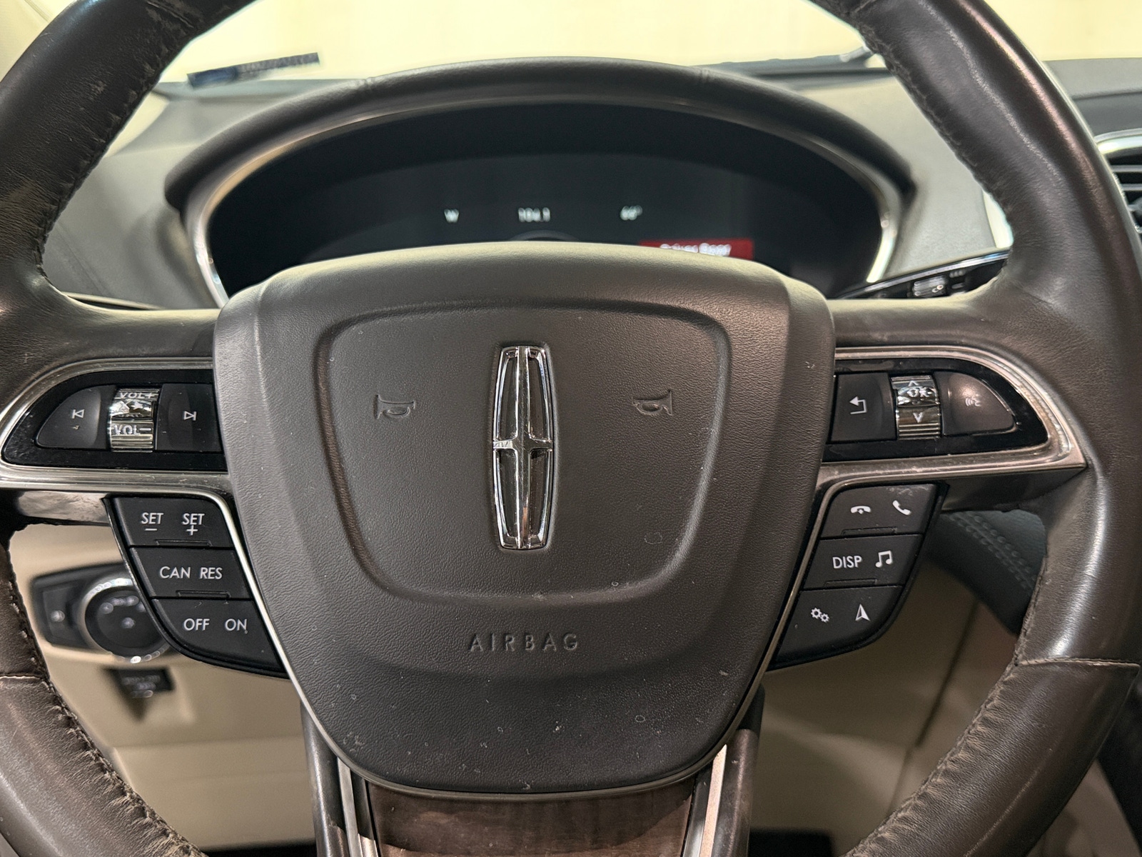 Thumbnail: 2019 Lincoln Nautilus - 4