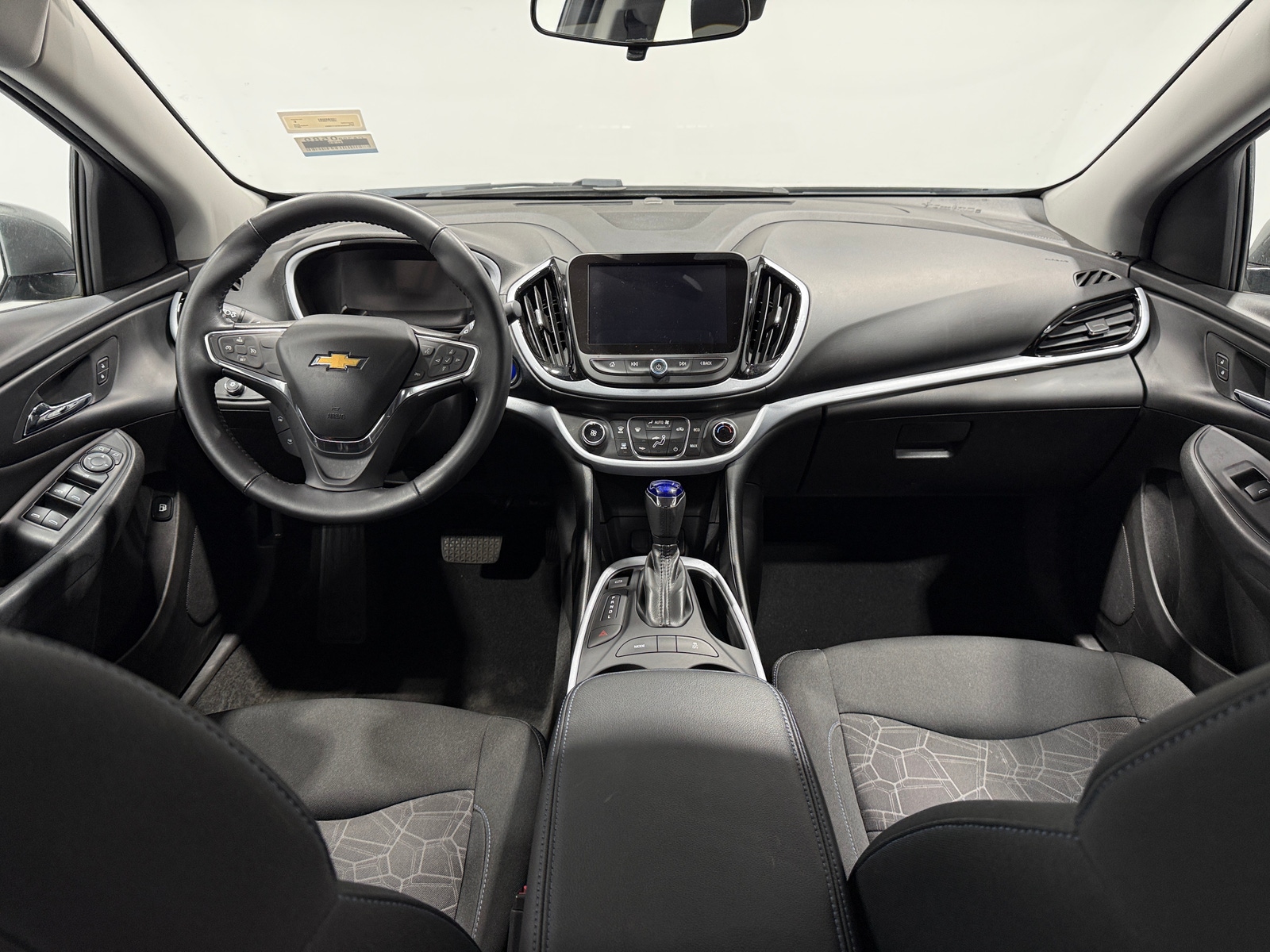 Thumbnail: 2017 Chevrolet Volt - 3