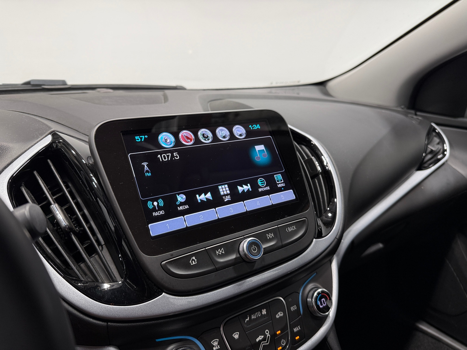 Thumbnail: 2017 Chevrolet Volt - 4