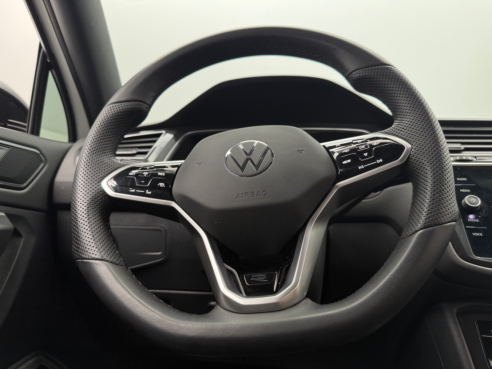 Thumbnail: 2024 Volkswagen Tiguan - 4