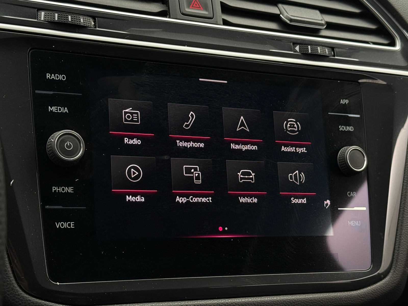 Thumbnail: 2024 Volkswagen Tiguan - 3