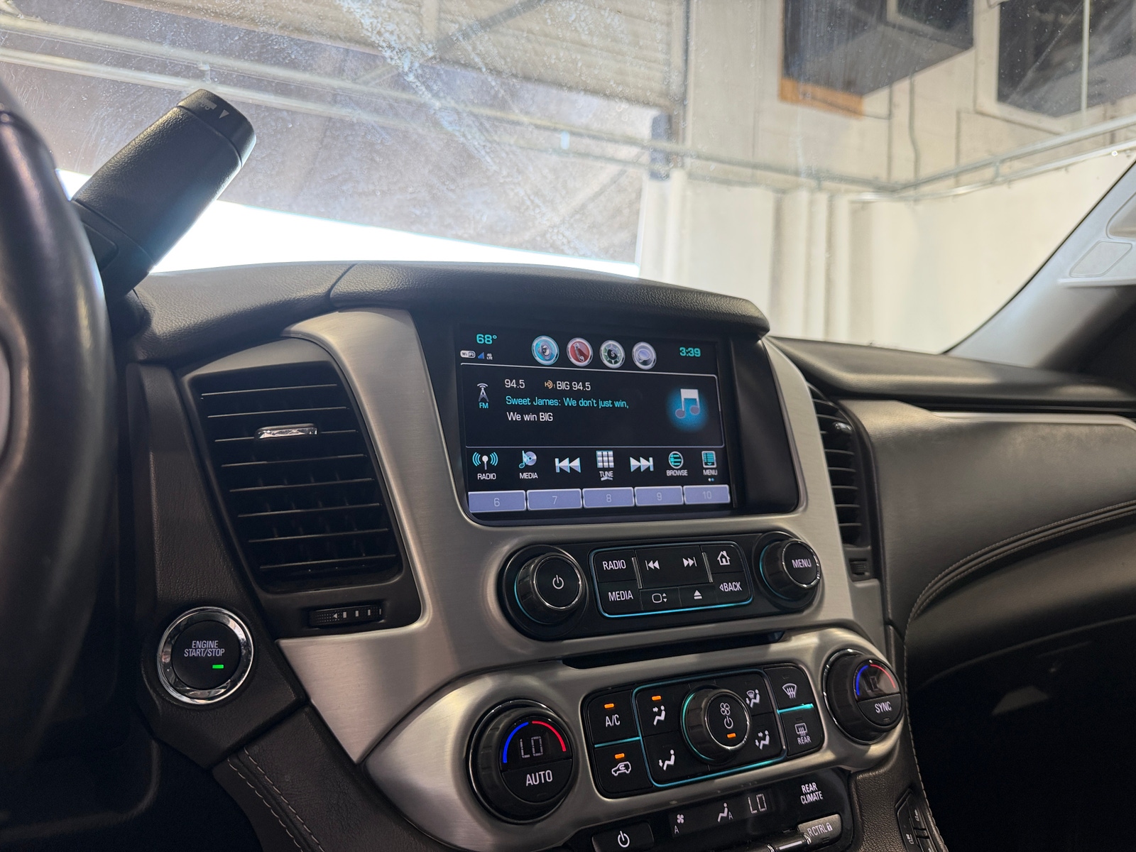 Thumbnail: 2020 GMC Yukon XL - 3