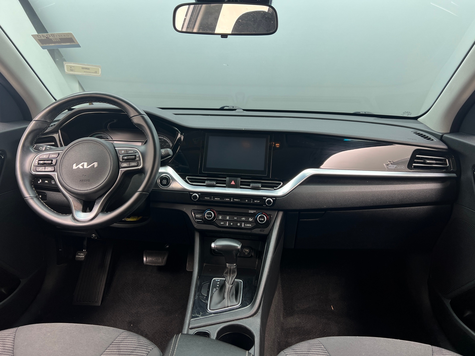 Thumbnail: 2022 Kia Niro - 3