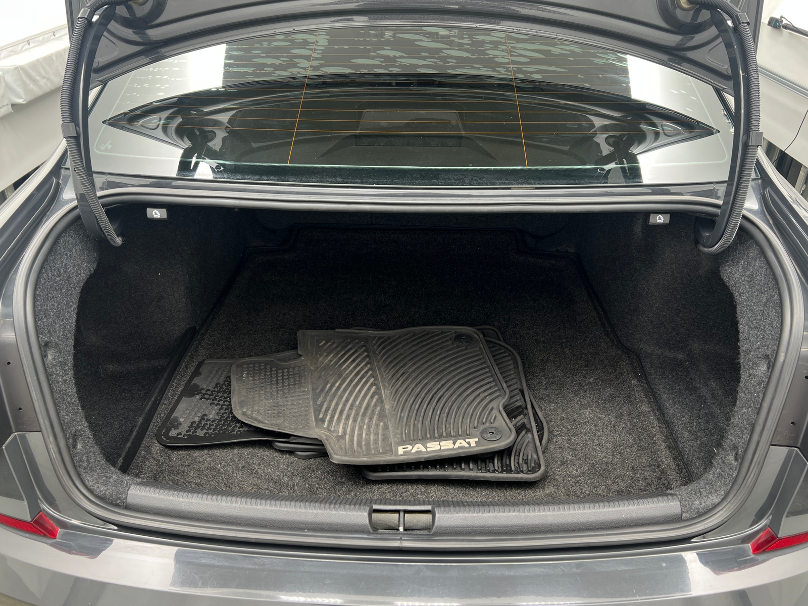 Thumbnail: 2017 Volkswagen Passat - 6