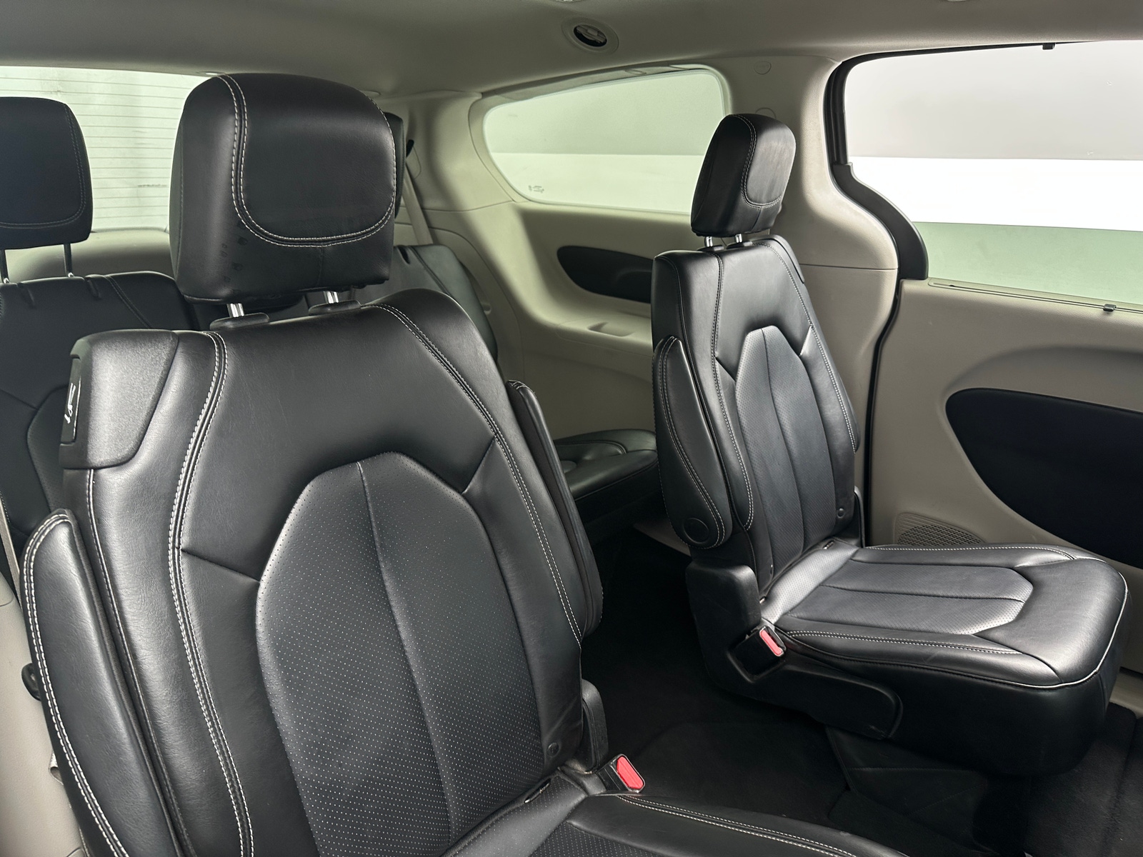 Thumbnail: 2023 Chrysler Pacifica - 5
