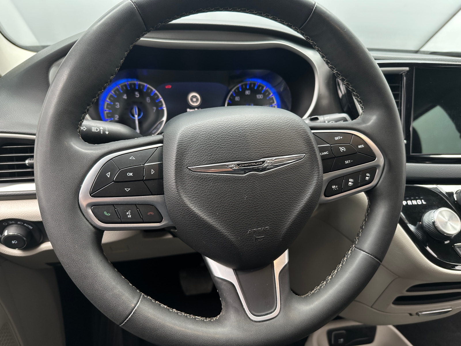 Thumbnail: 2023 Chrysler Pacifica - 4