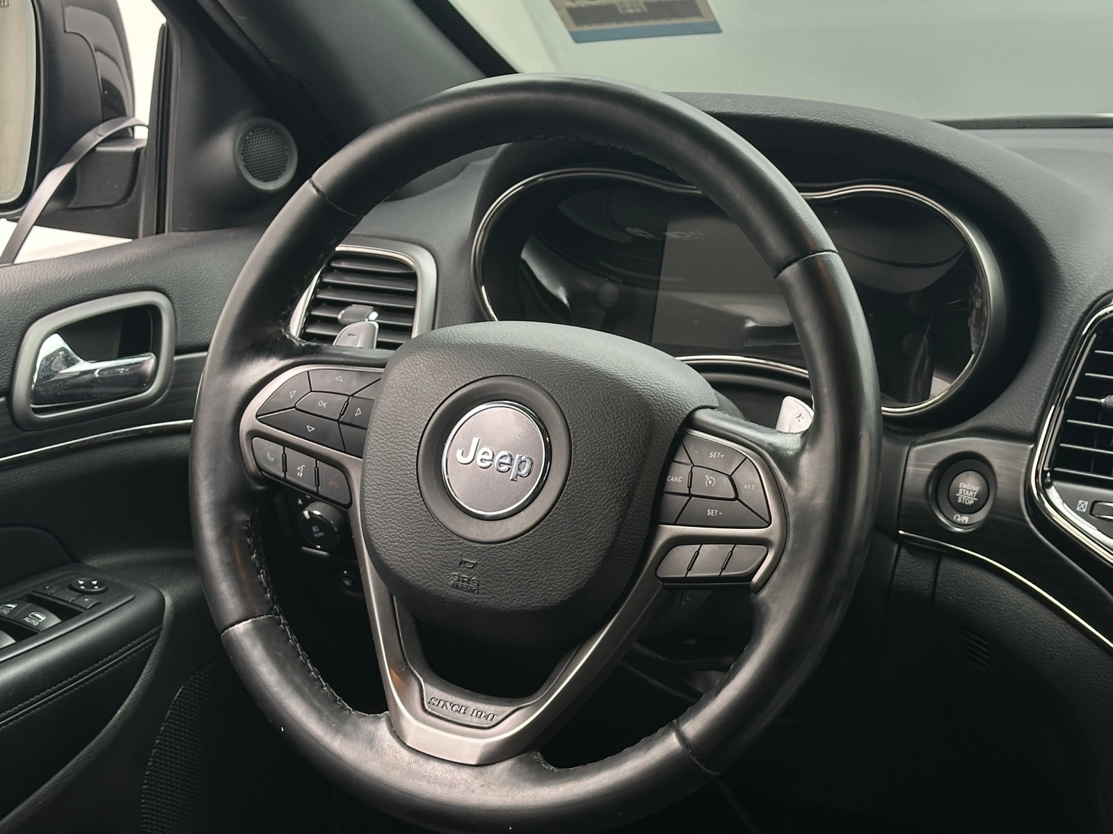 Thumbnail: 2020 Jeep Grand Cherokee - 3