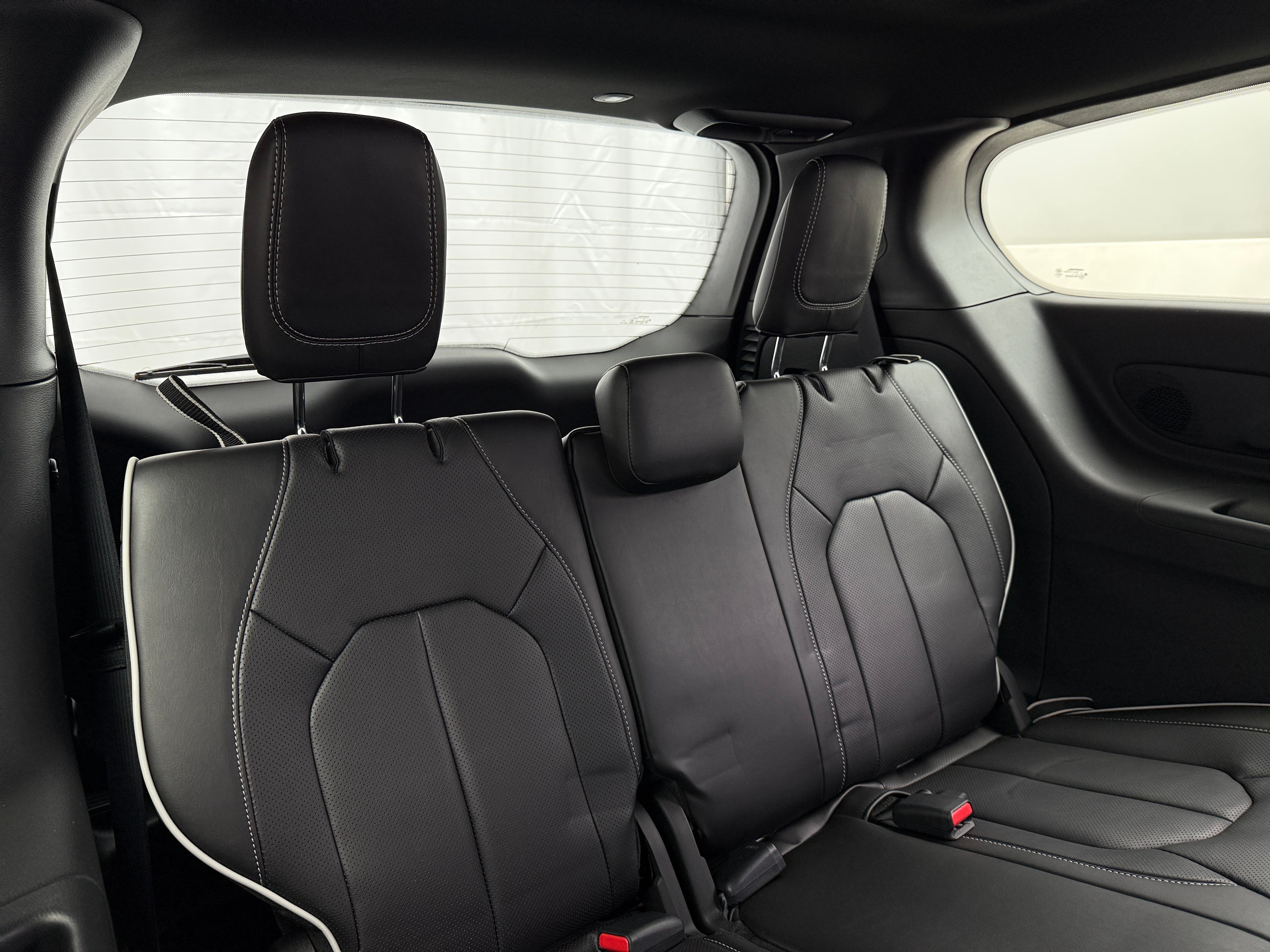2026 Chrysler Pacifica Limited's photo