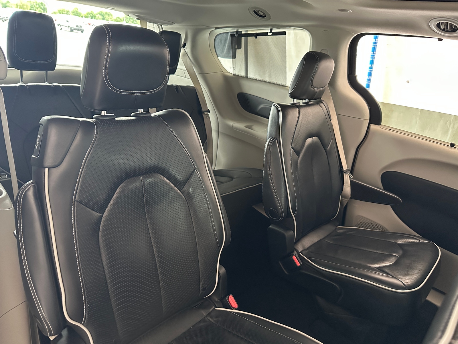 Thumbnail: 2023 Chrysler Pacifica - 5