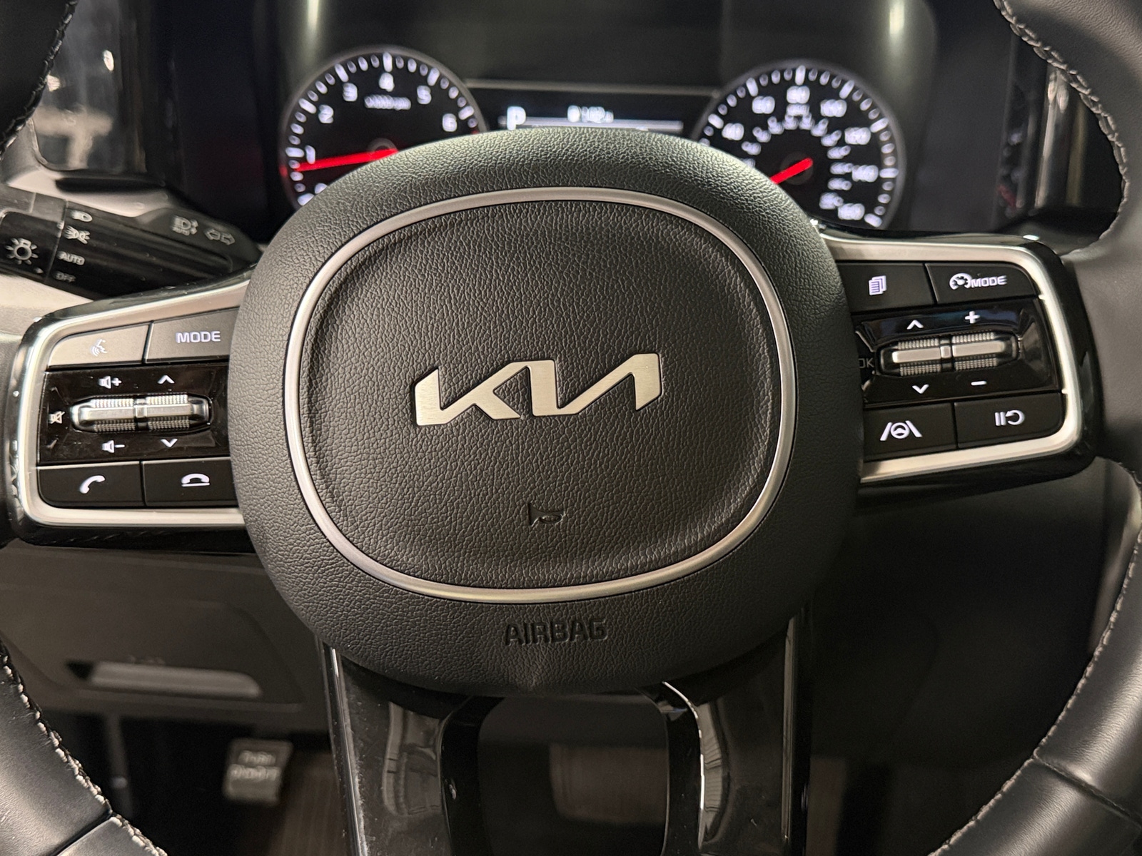 Thumbnail: 2023 Kia Sorento - 4