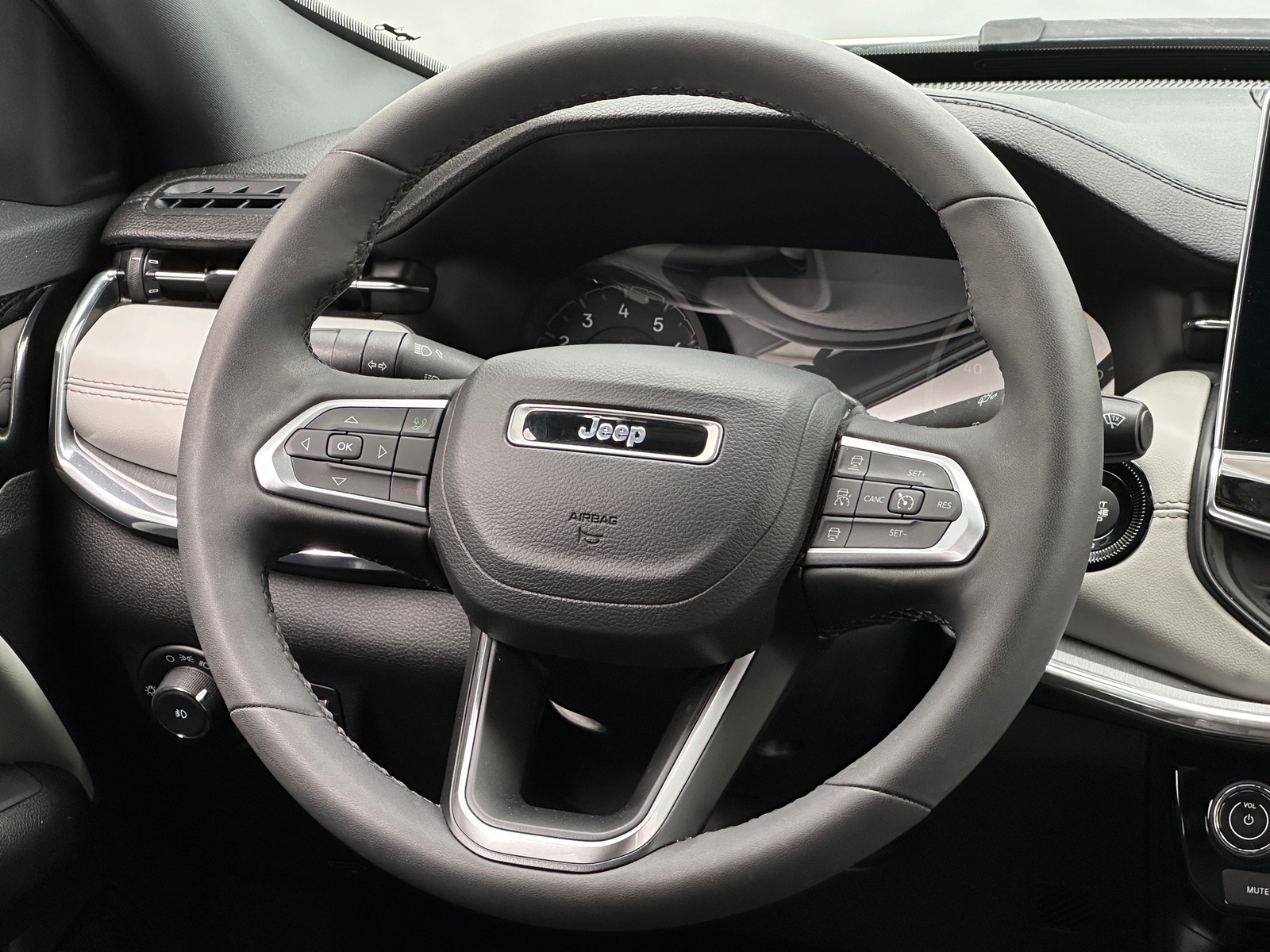 Thumbnail: 2023 Jeep Compass - 4