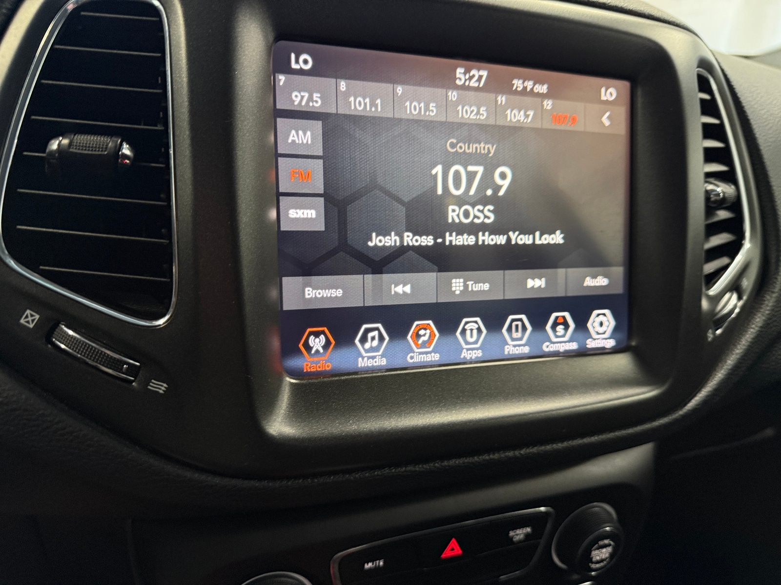 Thumbnail: 2019 Jeep Compass - 3