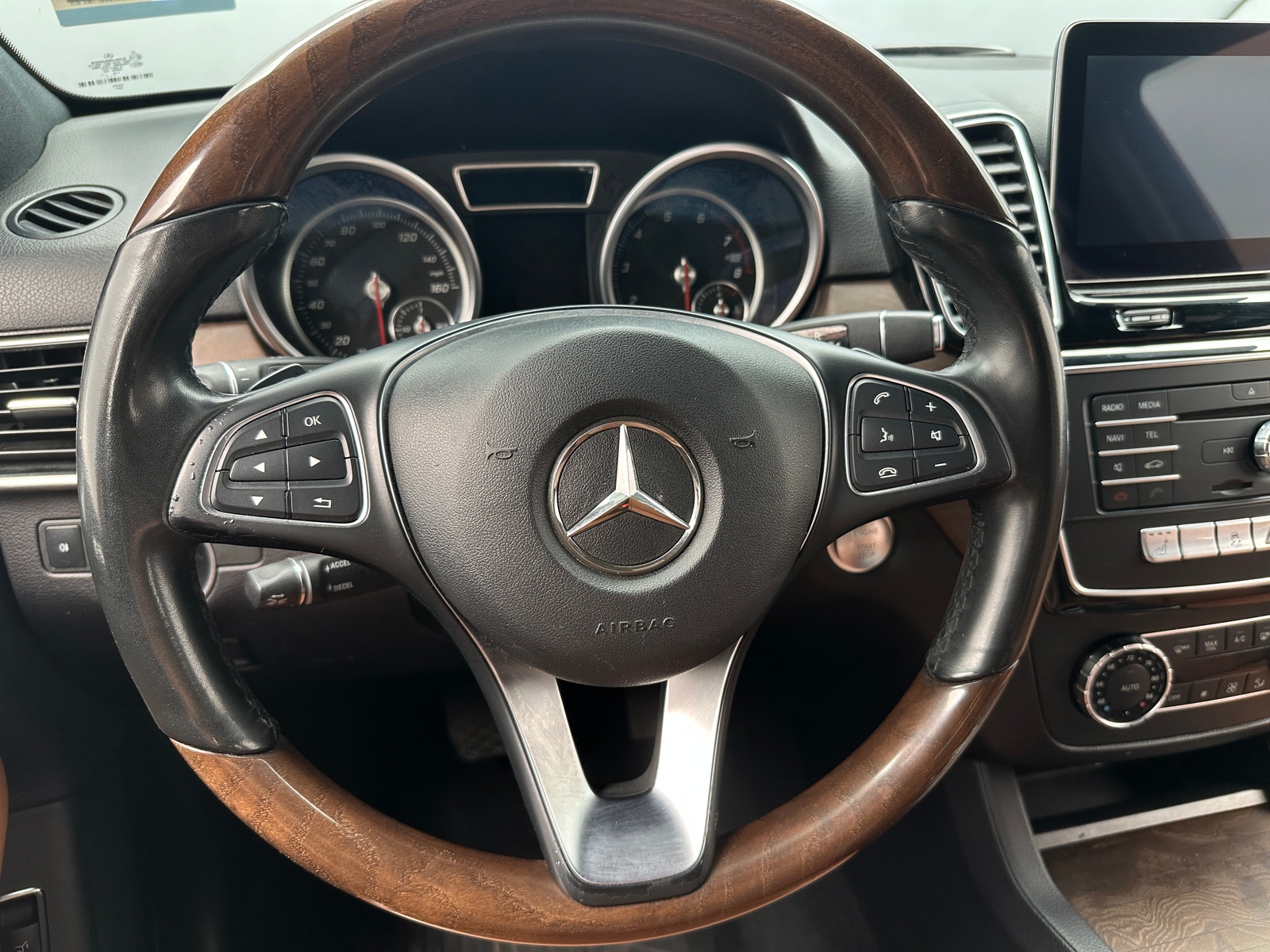 Thumbnail: 2017 Mercedes-Benz GLE - 4