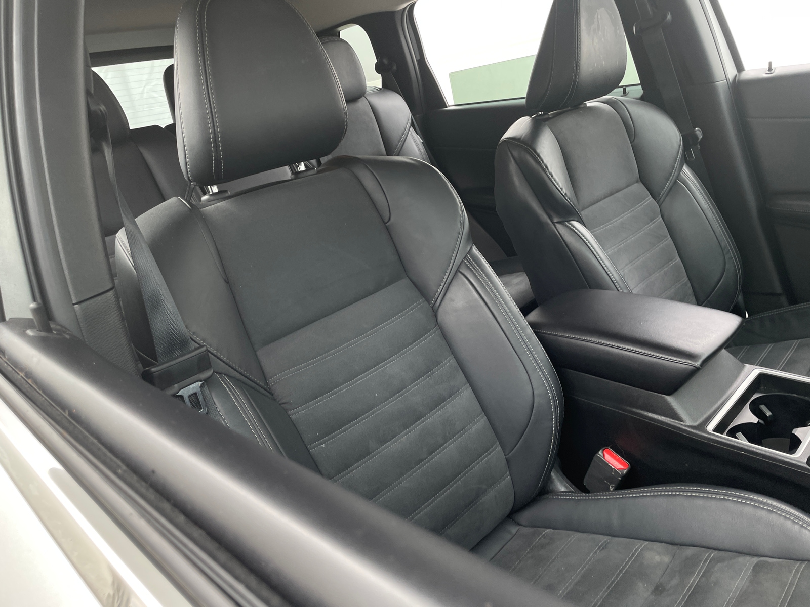 Thumbnail: 2022 Mitsubishi Outlander - 2