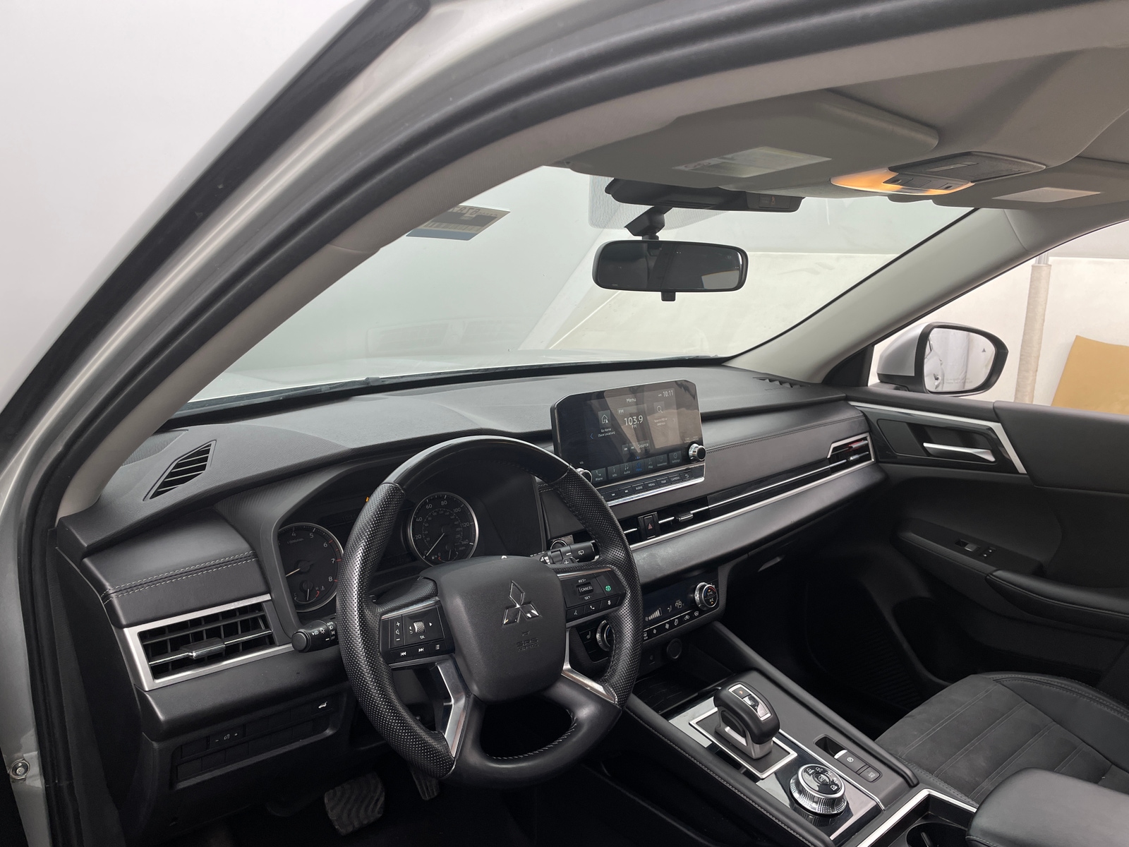 Thumbnail: 2022 Mitsubishi Outlander - 3