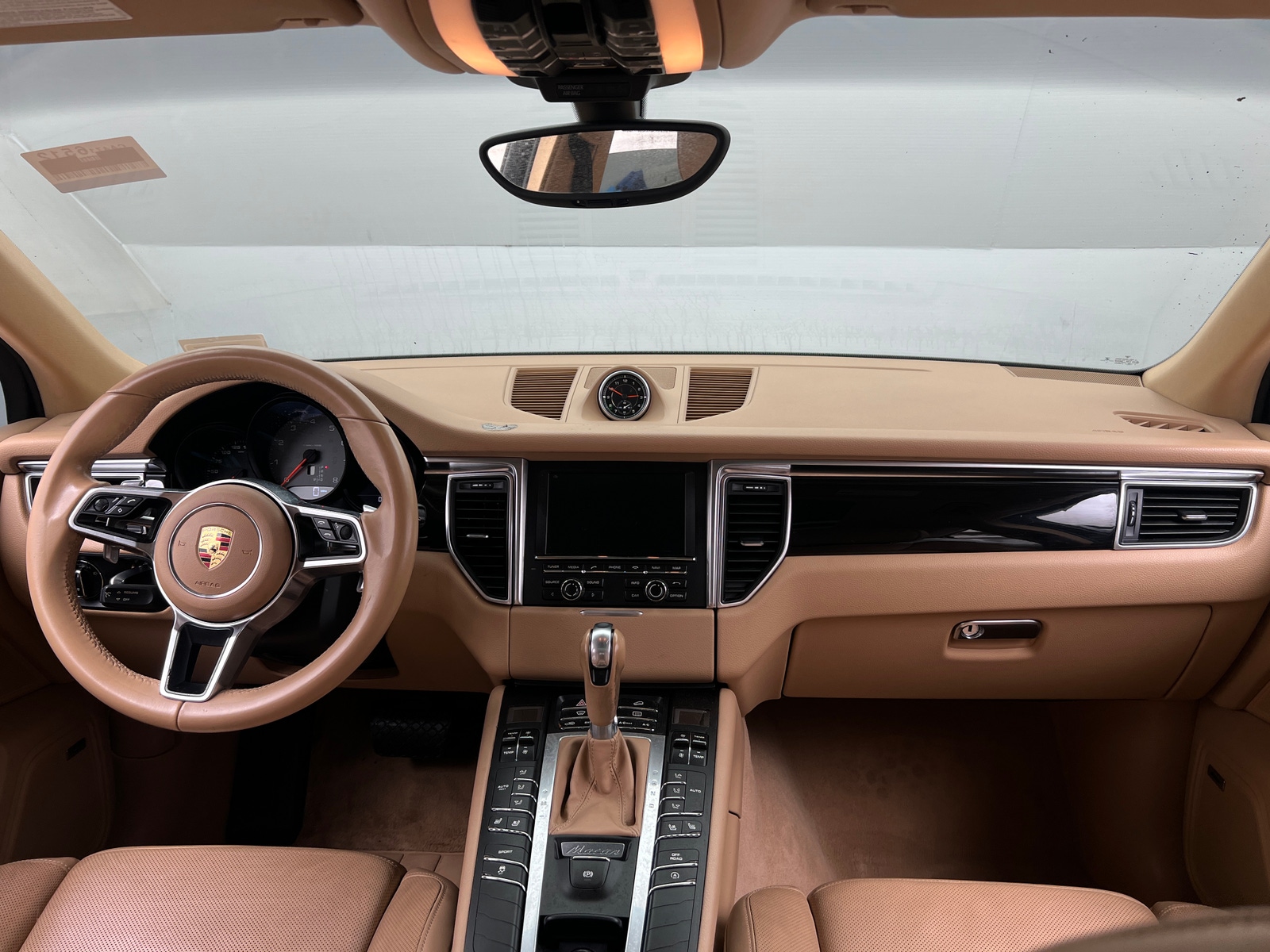 Thumbnail: 2016 Porsche Macan - 2