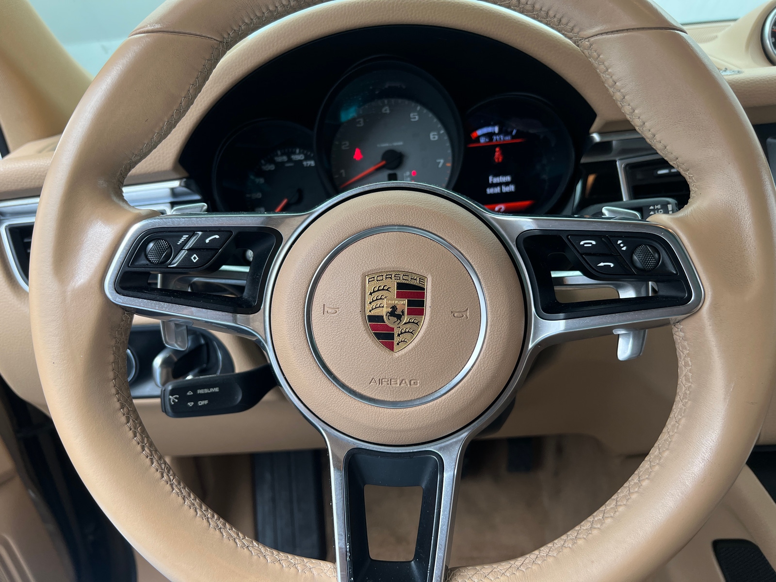 Thumbnail: 2016 Porsche Macan - 4