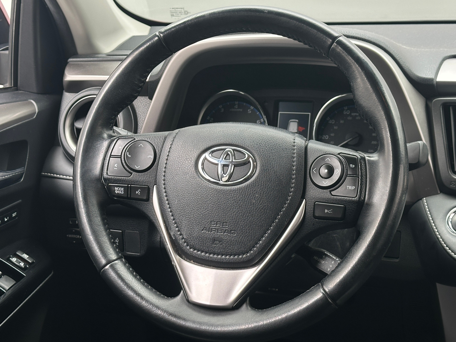 Thumbnail: 2018 Toyota RAV4 - 4