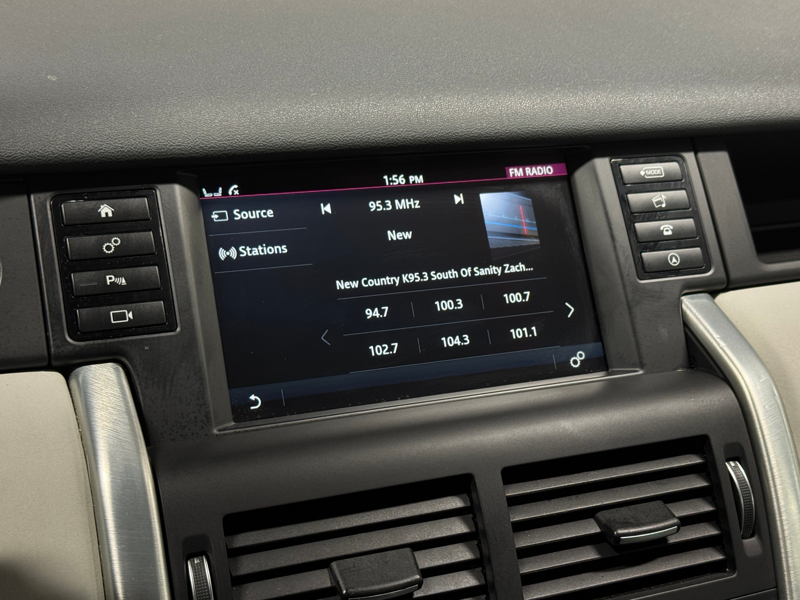 Thumbnail: 2019 Land Rover Discovery Sport - 3