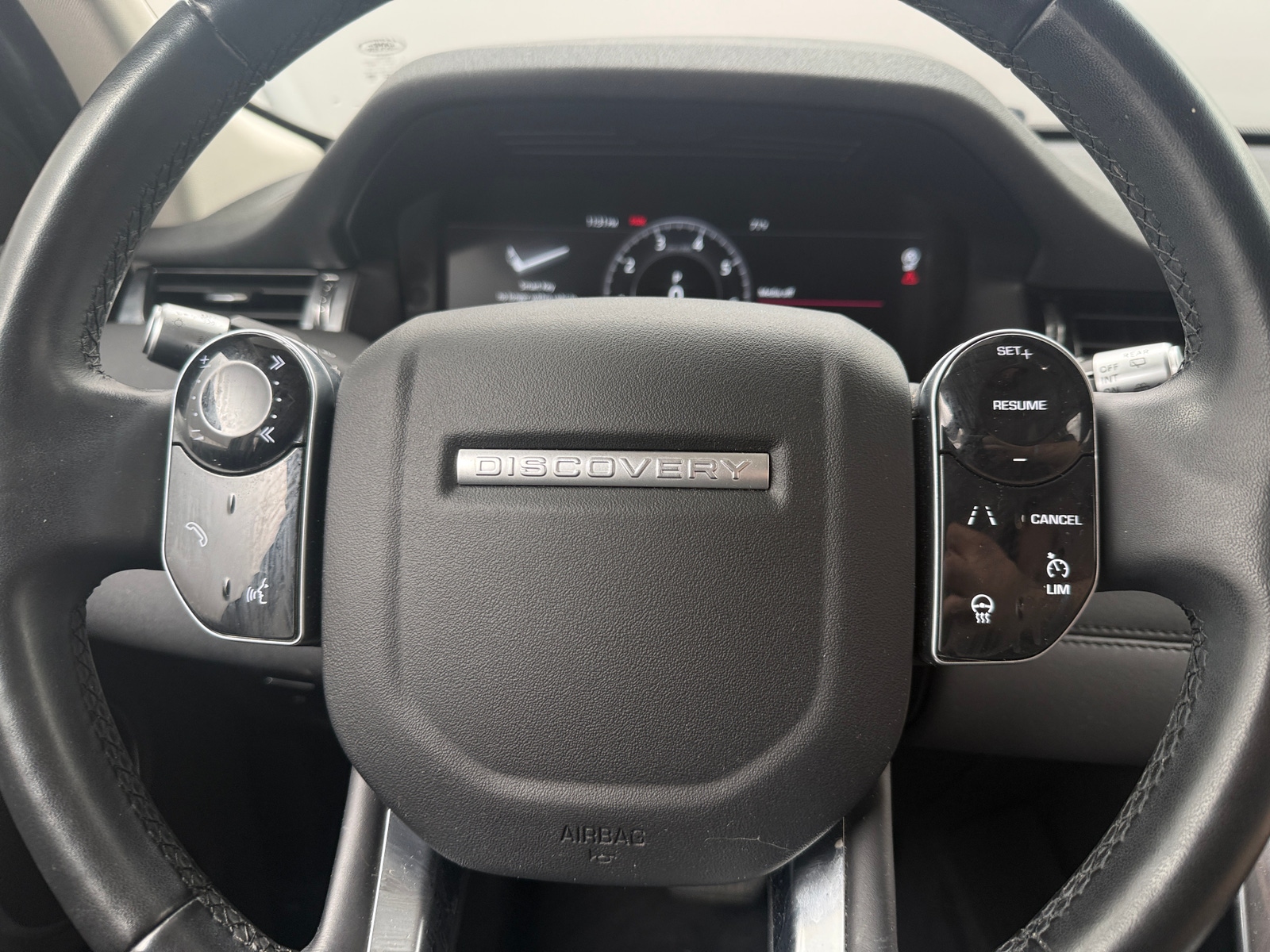 Thumbnail: 2020 Land Rover Discovery Sport - 4