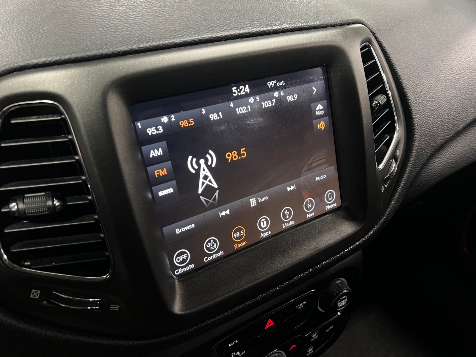 Thumbnail: 2019 Jeep Compass - 4