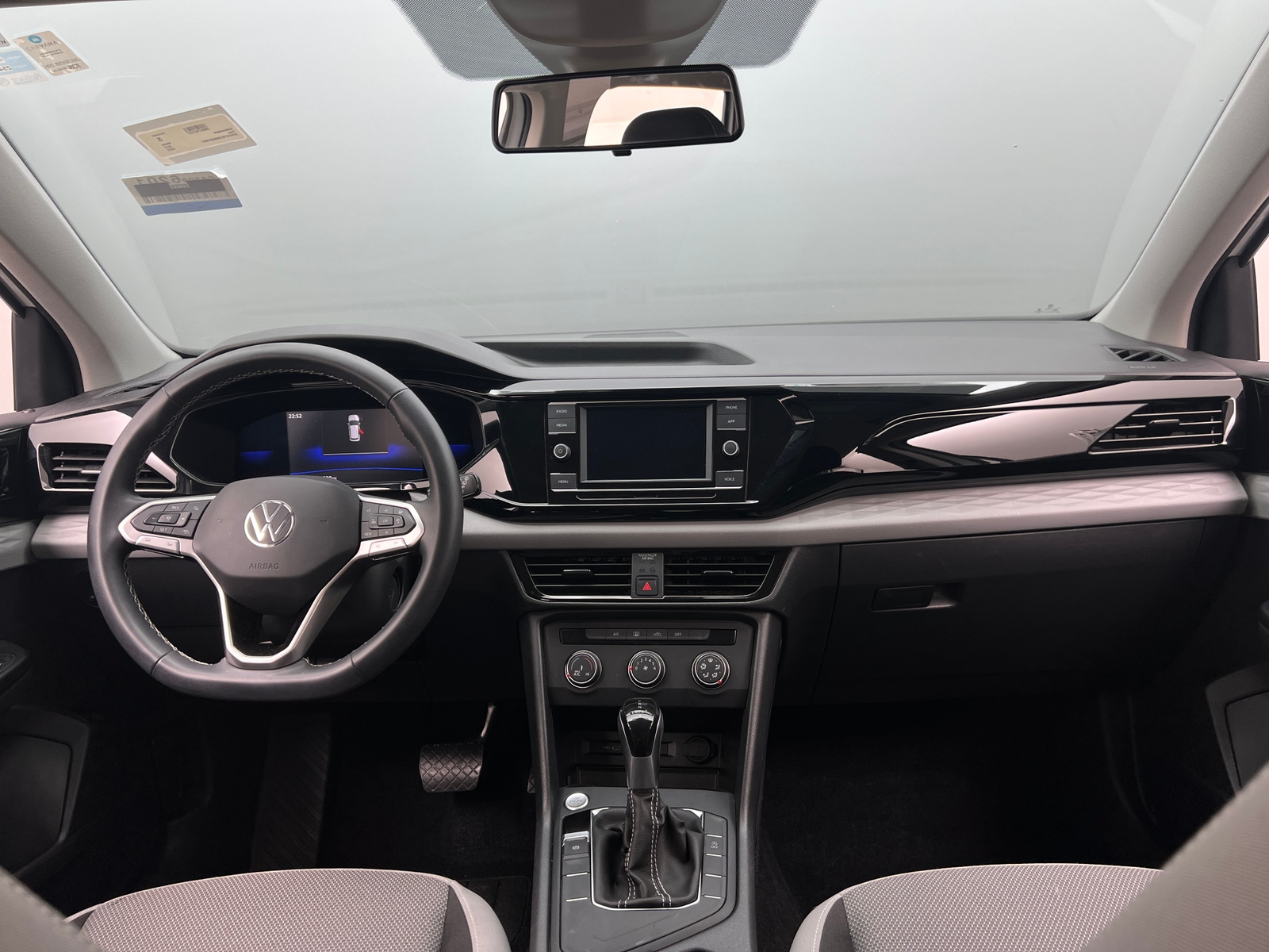 Thumbnail: 2022 Volkswagen Taos - 3