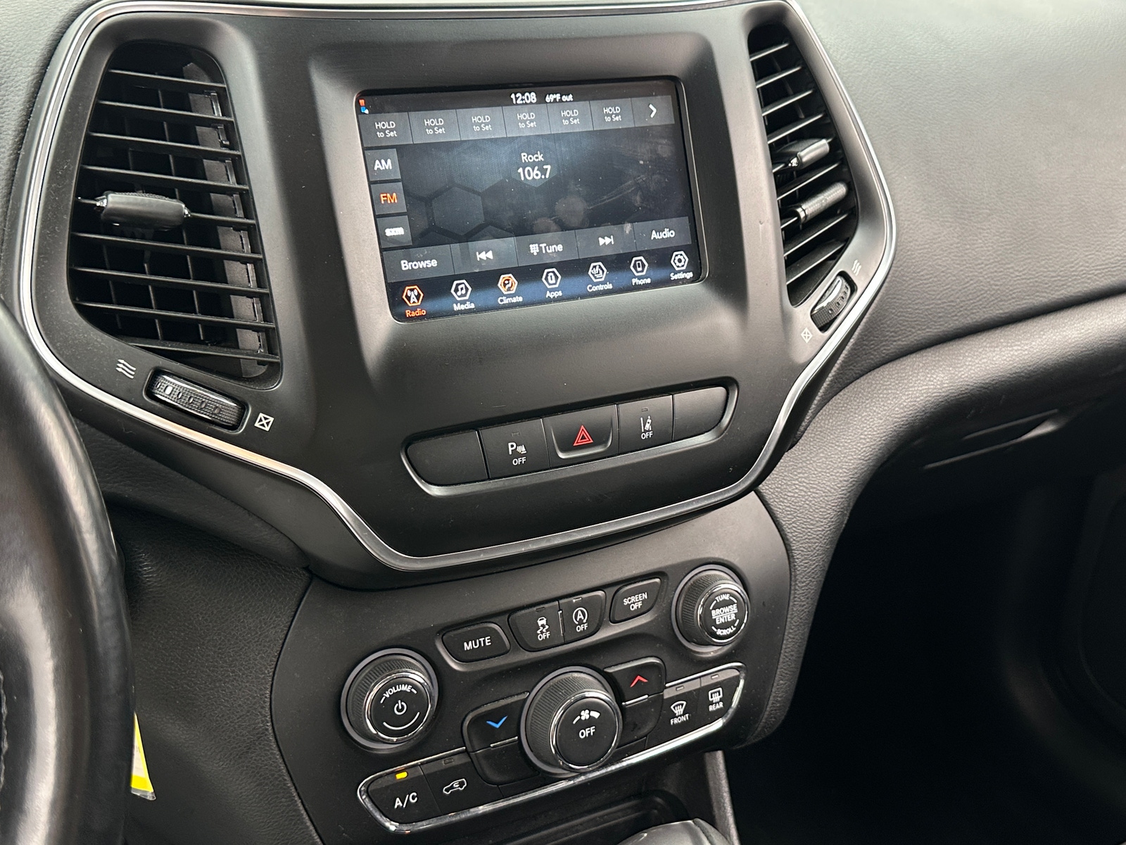 Thumbnail: 2020 Jeep Cherokee - 4