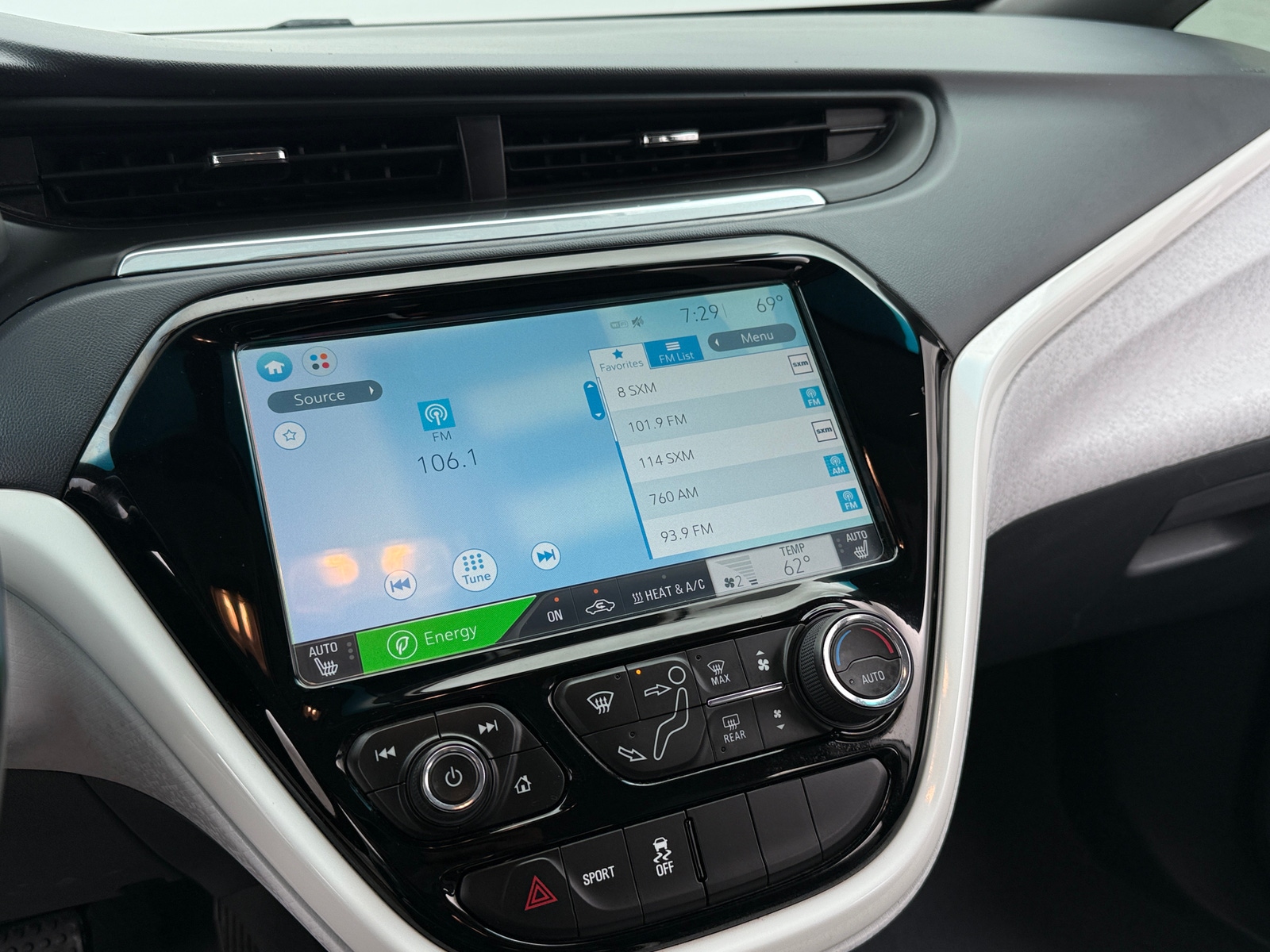 Thumbnail: 2017 Chevrolet Bolt EV - 4