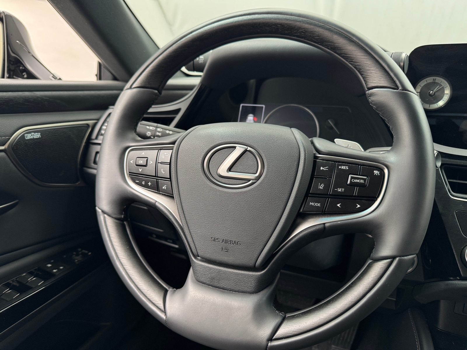 Thumbnail: 2025 Lexus ES - 4