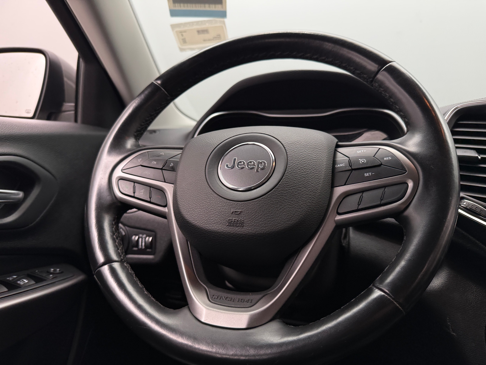 Thumbnail: 2020 Jeep Cherokee - 5