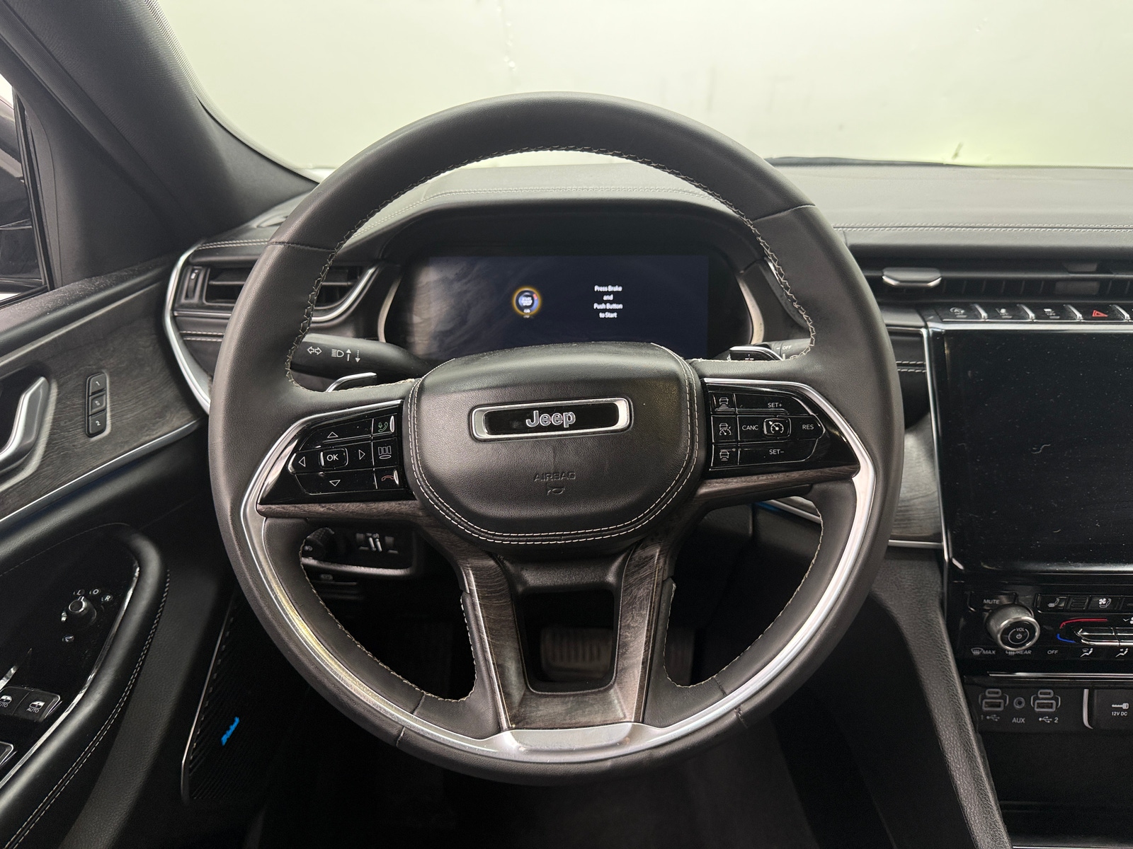 Thumbnail: 2023 Jeep Grand Cherokee L - 4