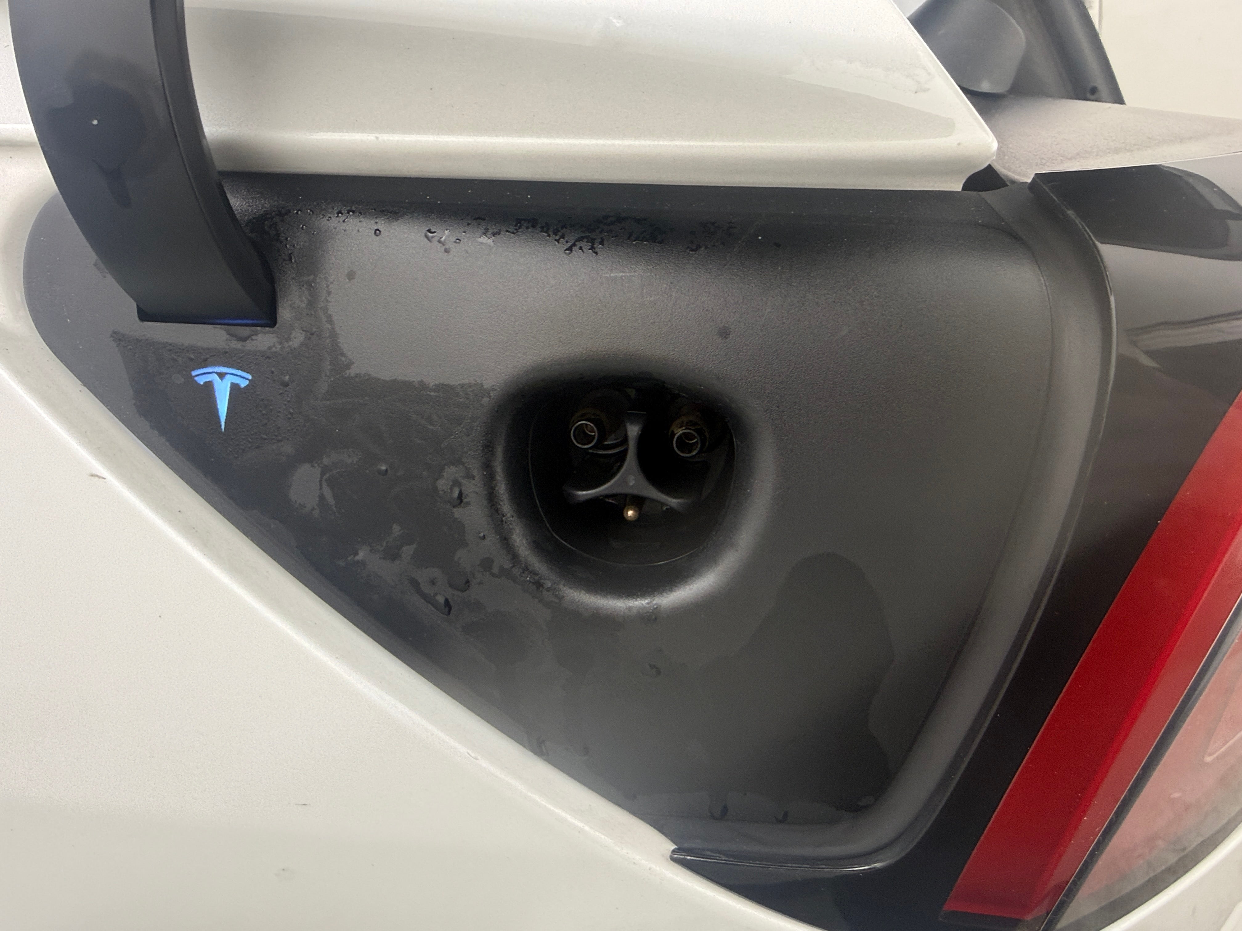 Used 2023 Tesla Model Y Long Range with VIN 7SAYGDEE8PF662109 for sale in Oak Creek, WI