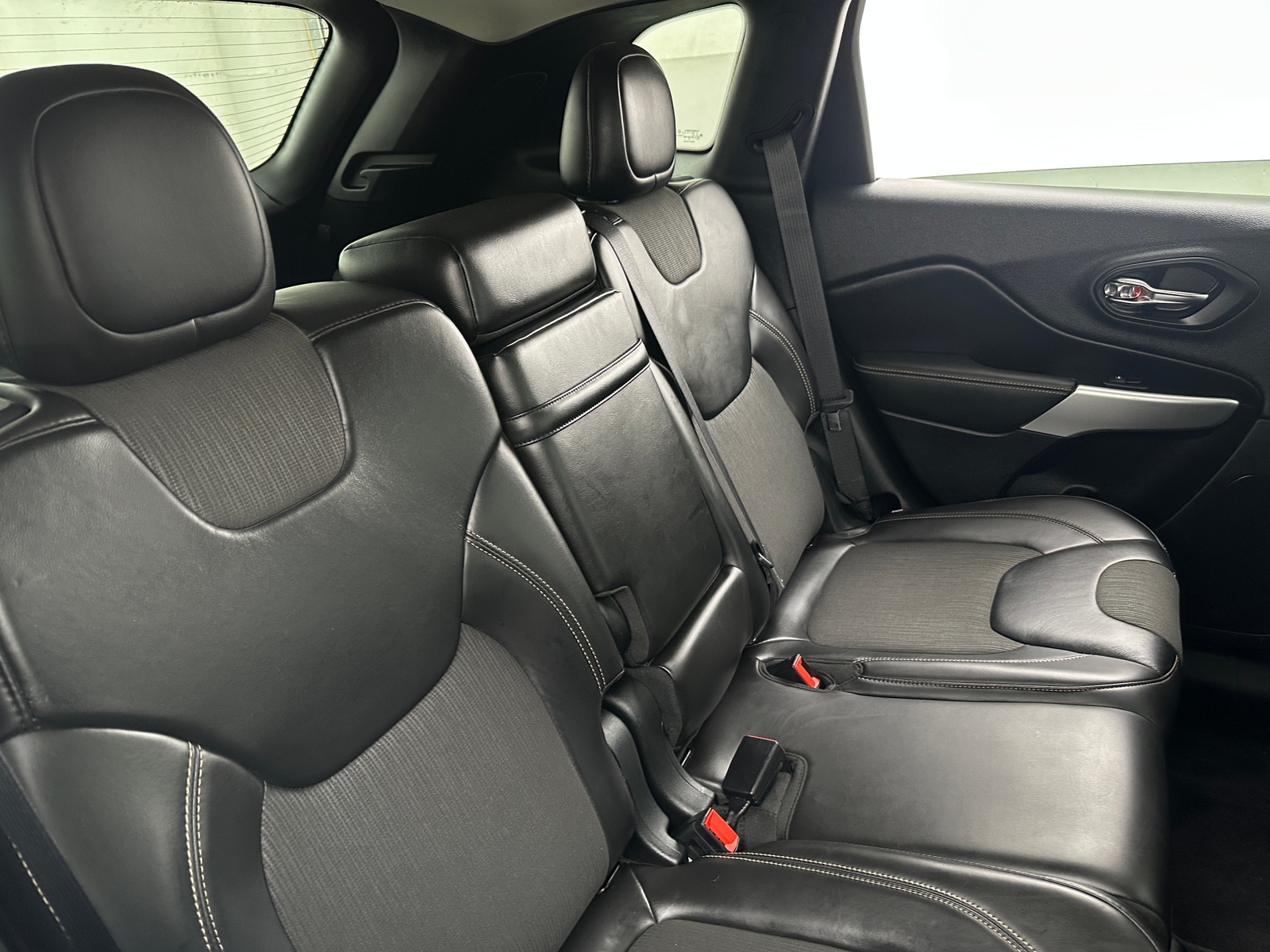 Thumbnail: 2018 Jeep Cherokee - 6