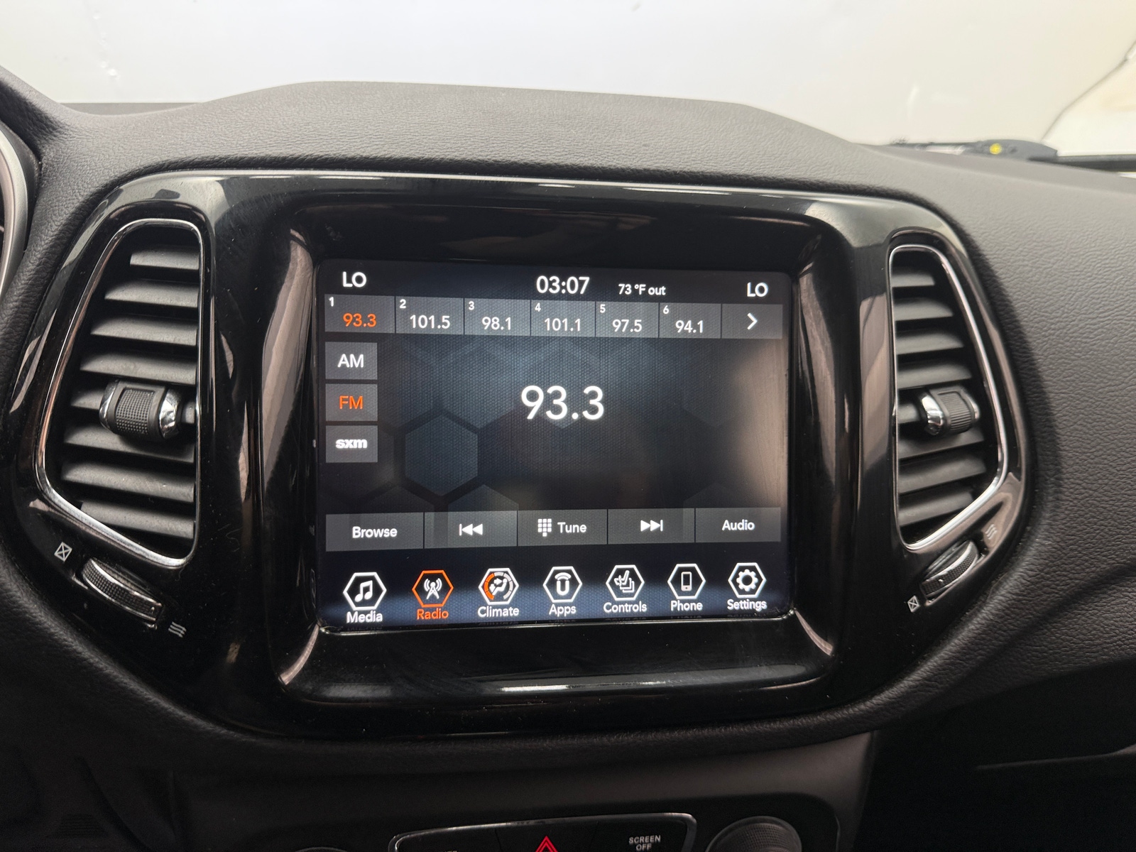 Thumbnail: 2020 Jeep Compass - 3
