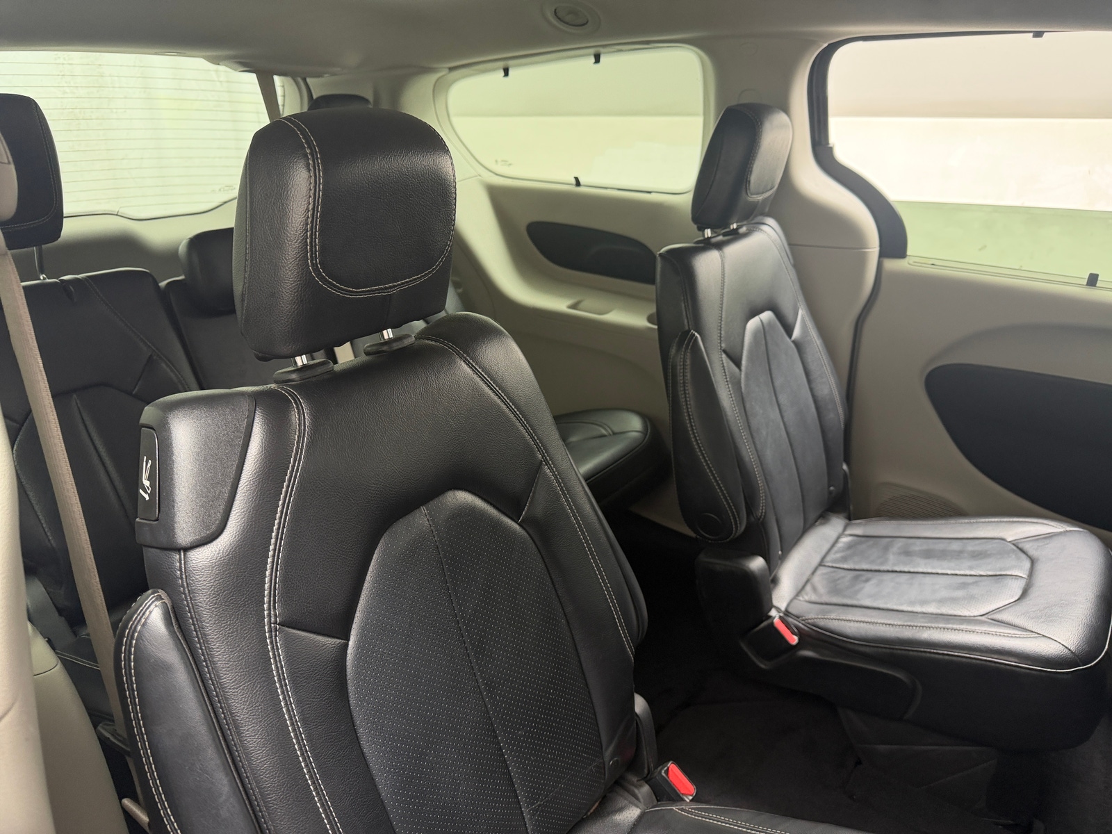 Thumbnail: 2022 Chrysler Pacifica - 5