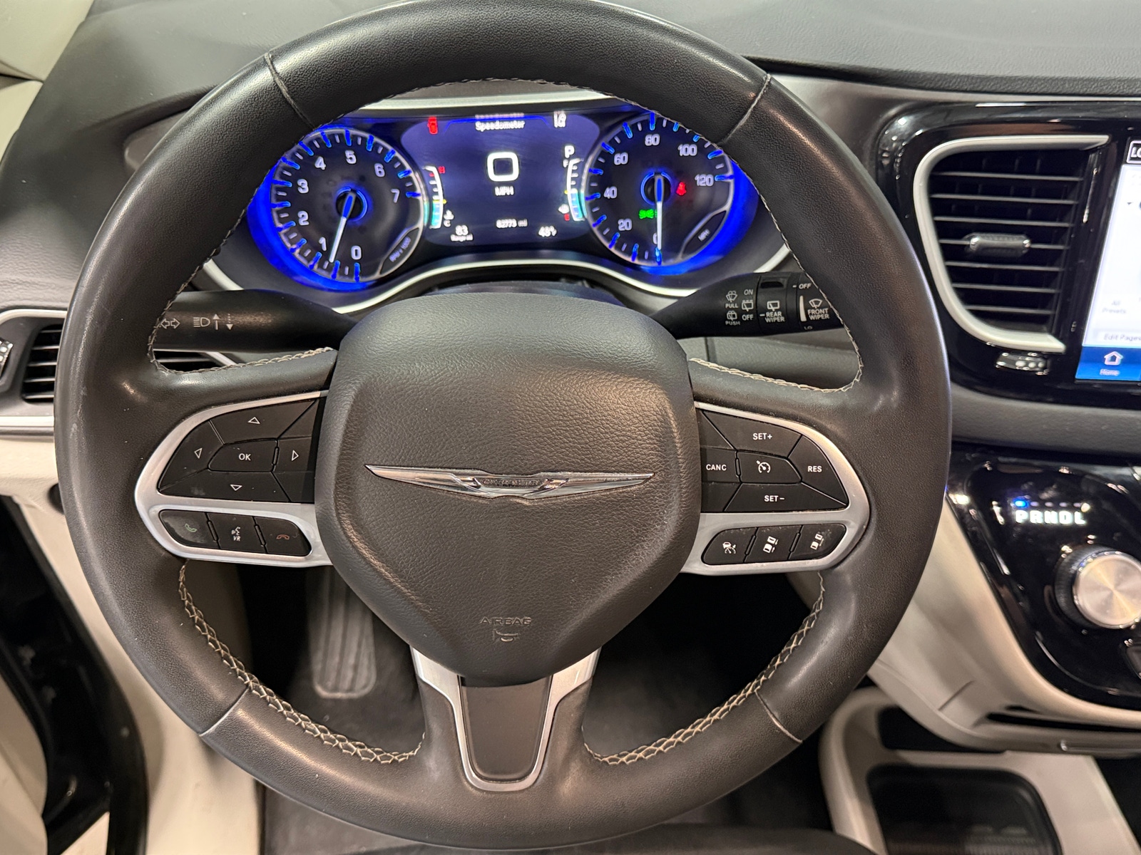 Thumbnail: 2022 Chrysler Pacifica - 4